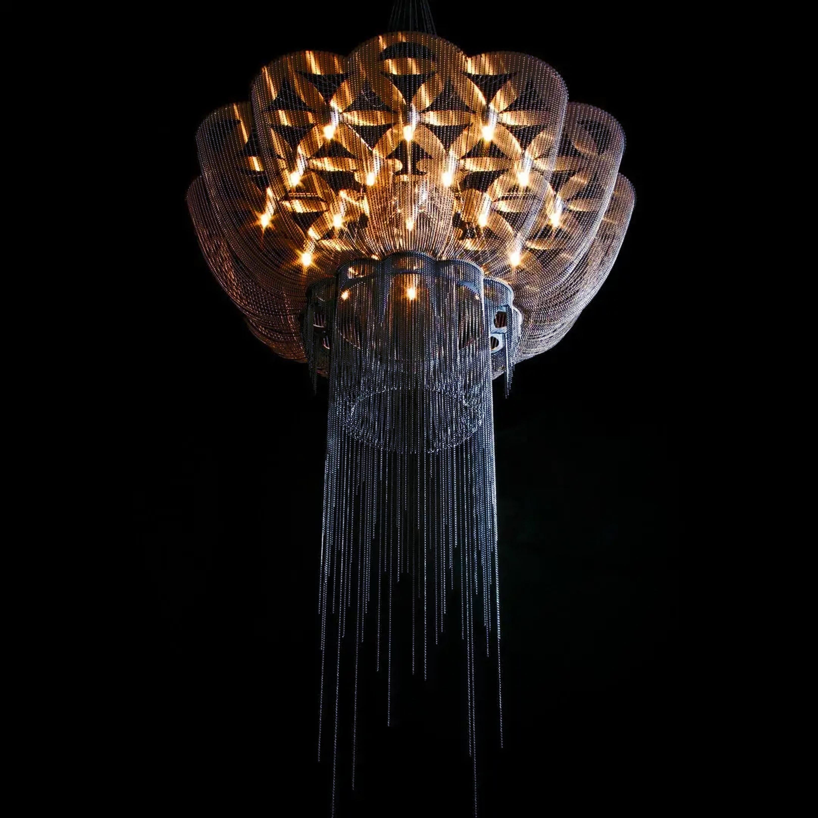 XXI secolo e contemporaneo Lampadario contemporaneo in acciaio tagliato al laser a catena nera, Willow Lamp, Sudafrica in vendita