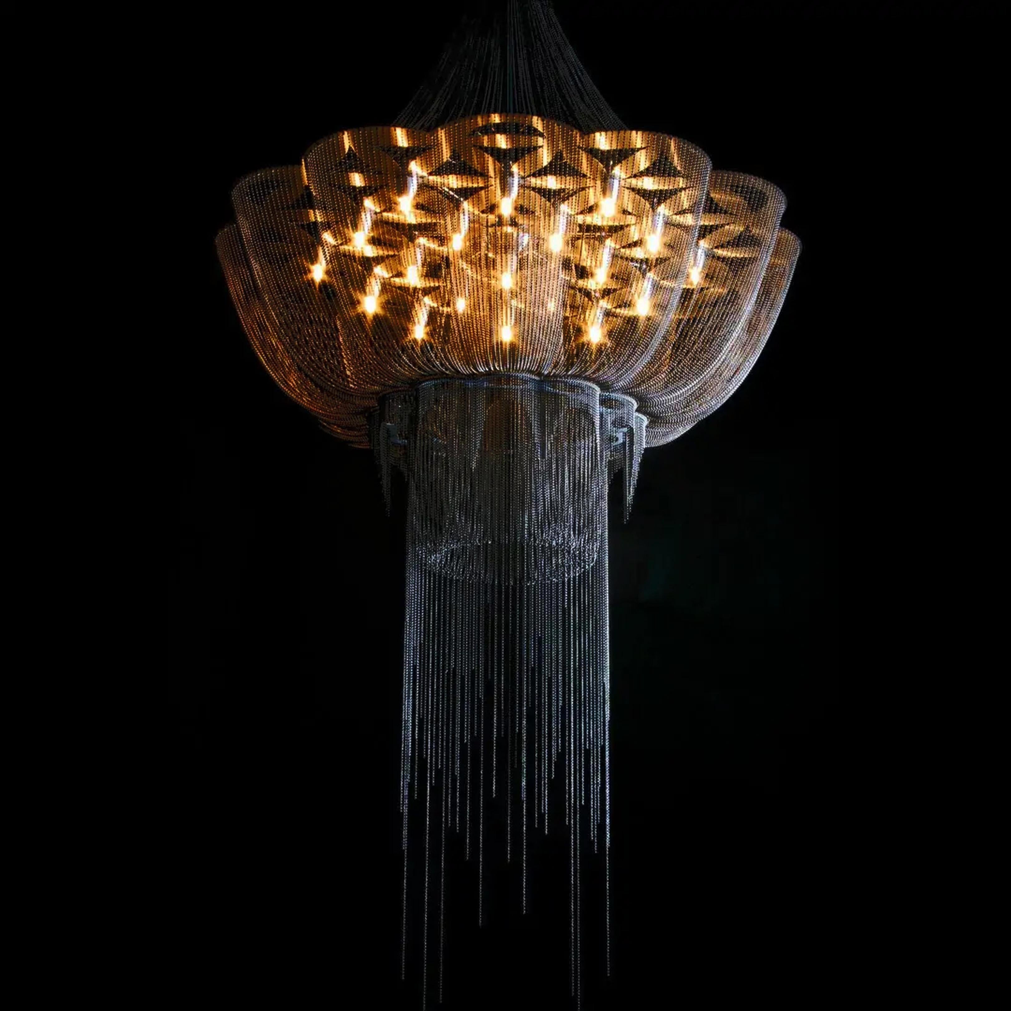 Acciaio da gioielleria Lampadario contemporaneo in acciaio tagliato al laser a catena nera, Willow Lamp, Sudafrica in vendita
