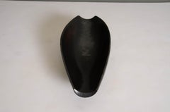 Plateau Bai He contemporain en cuivre noir repoussé à la main de Robert Kuo