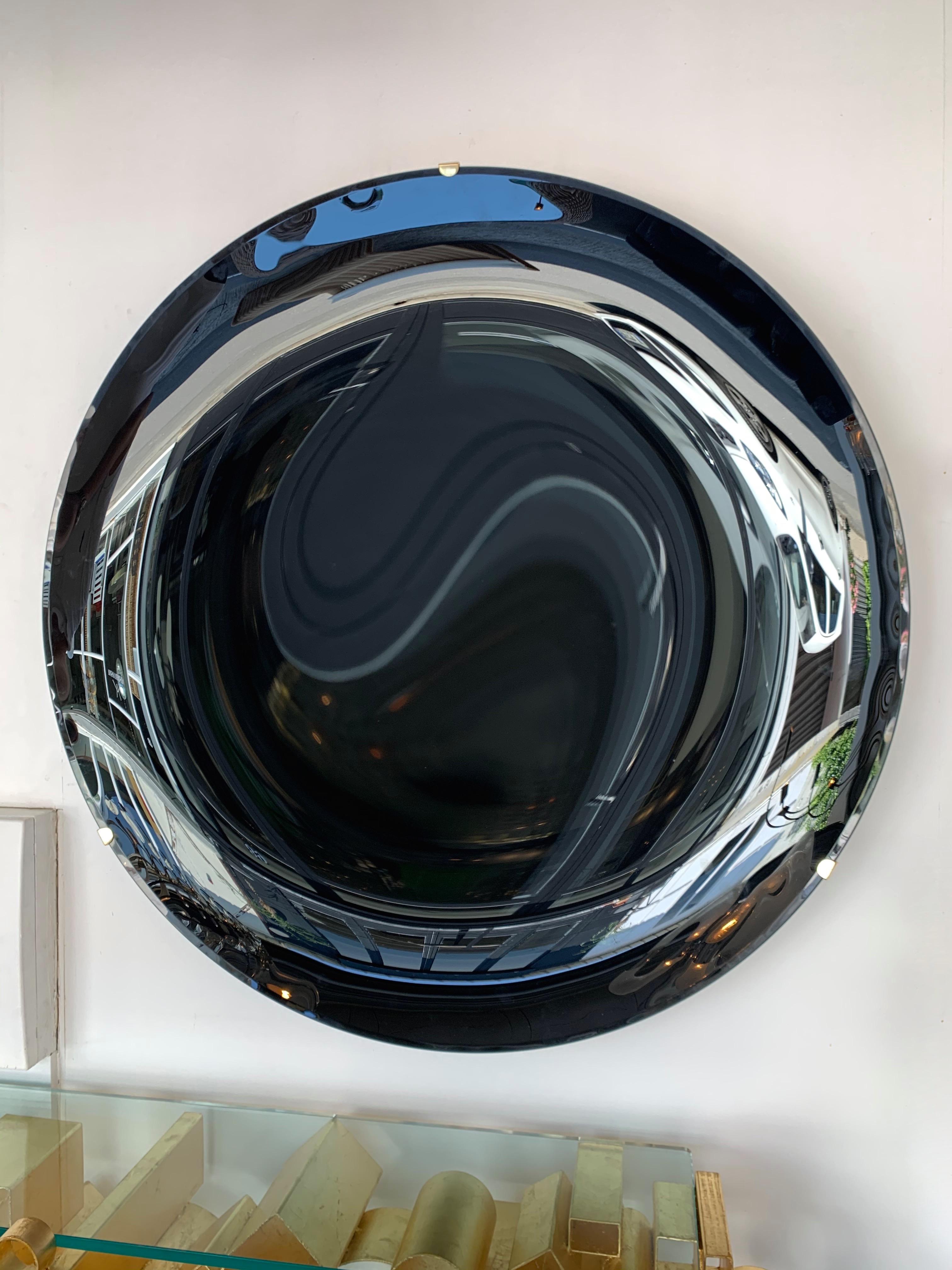 Contemporary Black Concave Curve Mirror, Italien (Messing) im Angebot