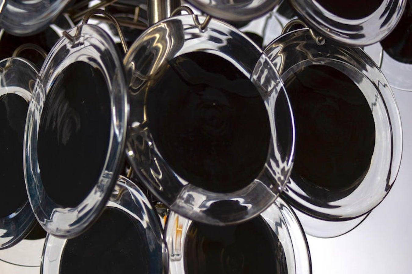 Zeitgenössische schwarze Scheibe  Muranokronleuchter (Moderne der Mitte des Jahrhunderts) im Angebot
