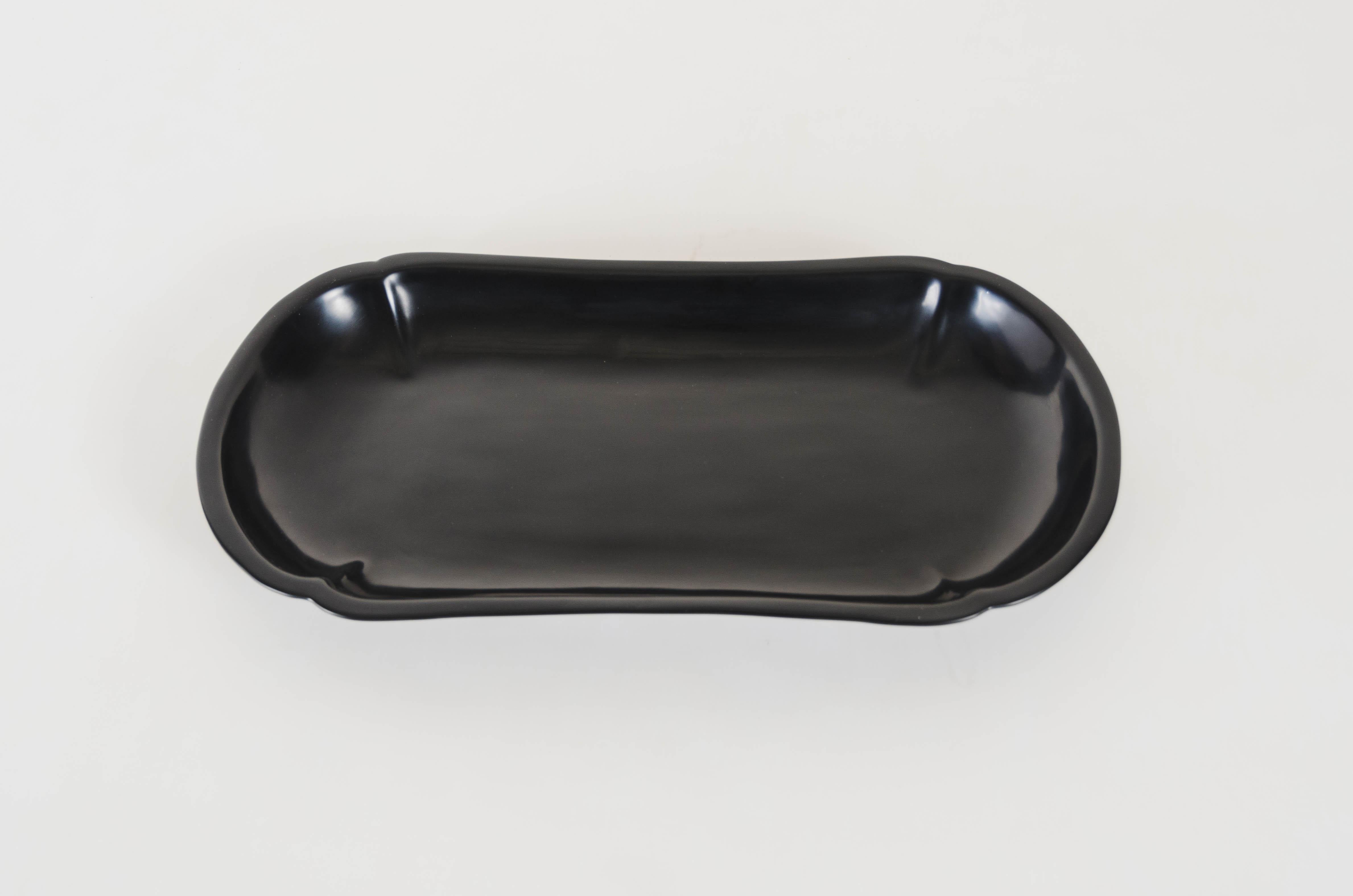 Minimalist Contemporary Black Lacquer 4 Lobed Oblong Oval Tray by Robert Kuo For Sale