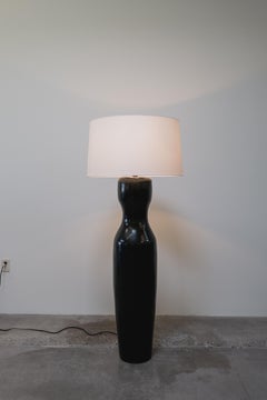 Zeitgenössische Besame Stehleuchte aus schwarzem Lack von Robert Kuo, limitierte Auflage