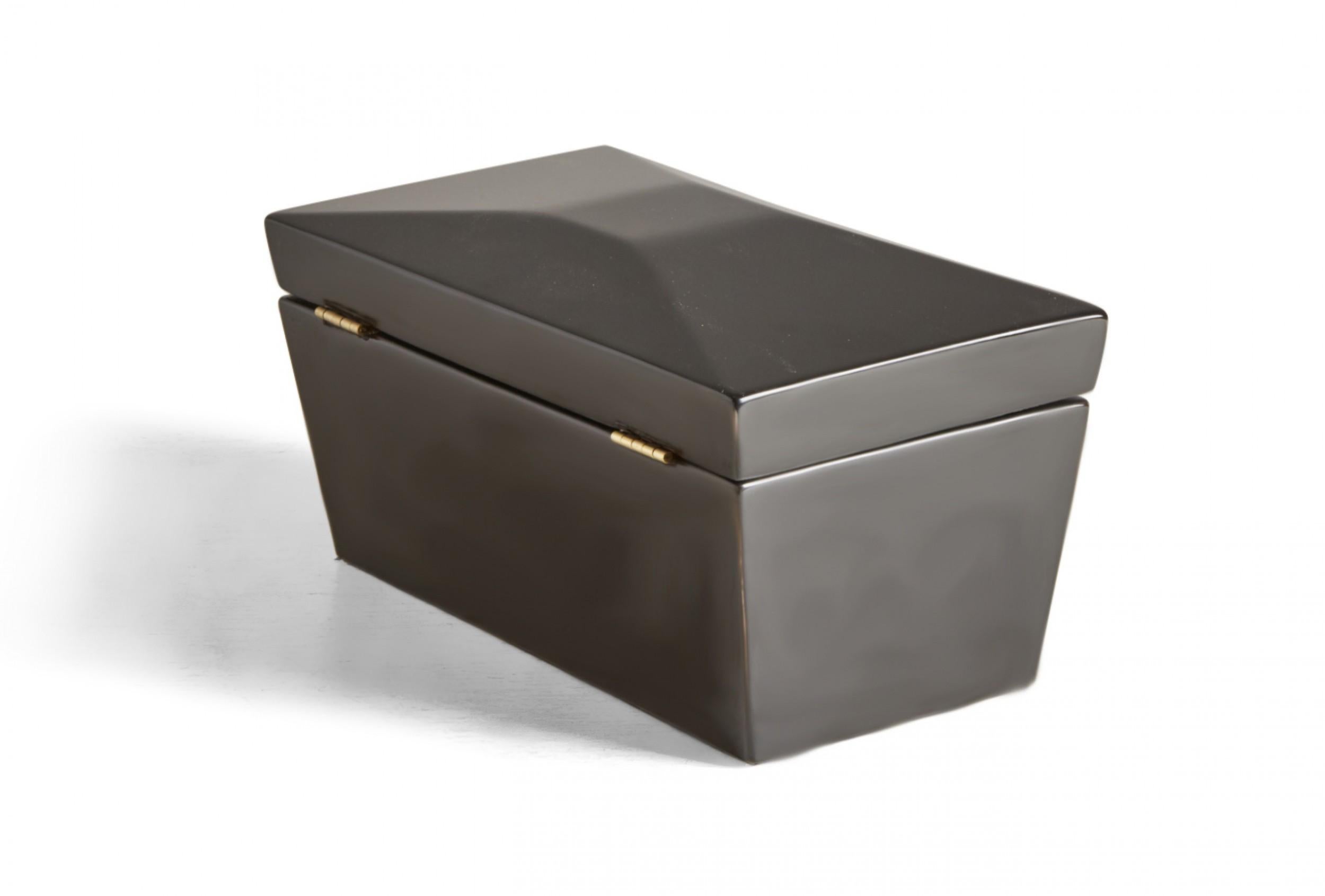 Contemporary Black Lacquered Rectangular Wooden Decorative Box In Good Condition For Sale In New York, NY