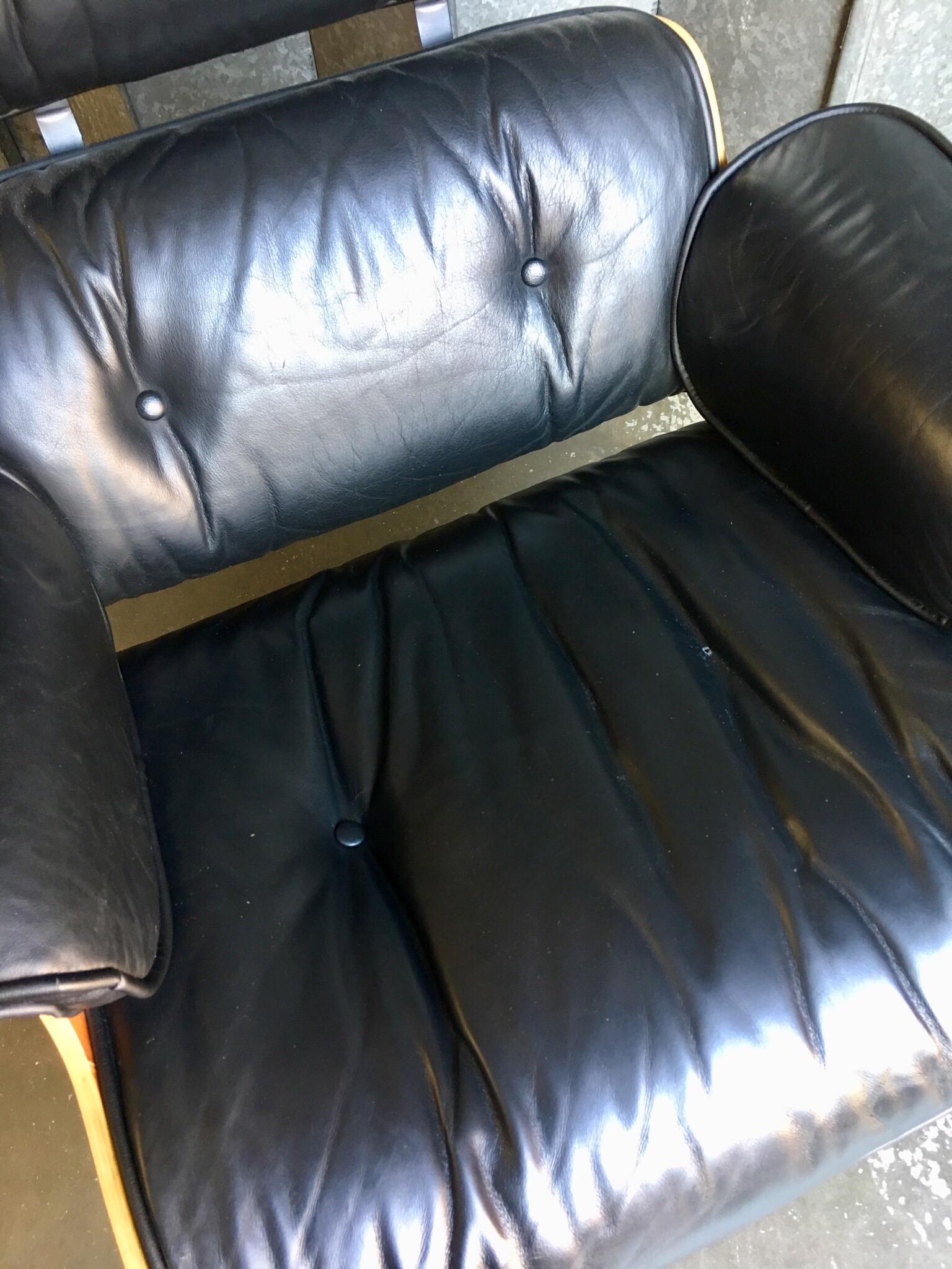 Contemporary black leather and plywood lounger with matching footstool 2