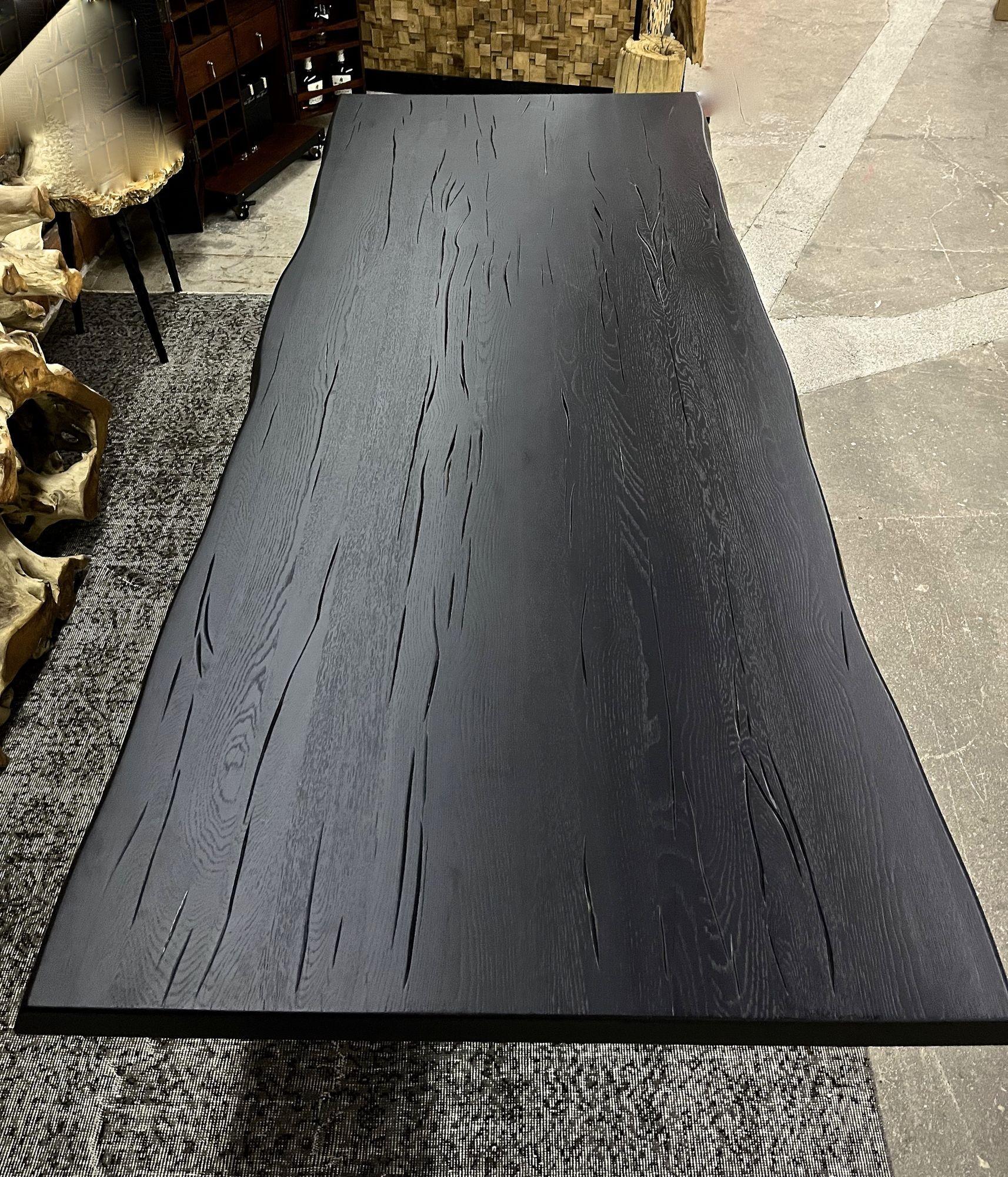 Contemporary Black Oakwood Live Edge Dining Table With Glass Feet, Austria 2022 In Excellent Condition For Sale In Lichtenberg, AT