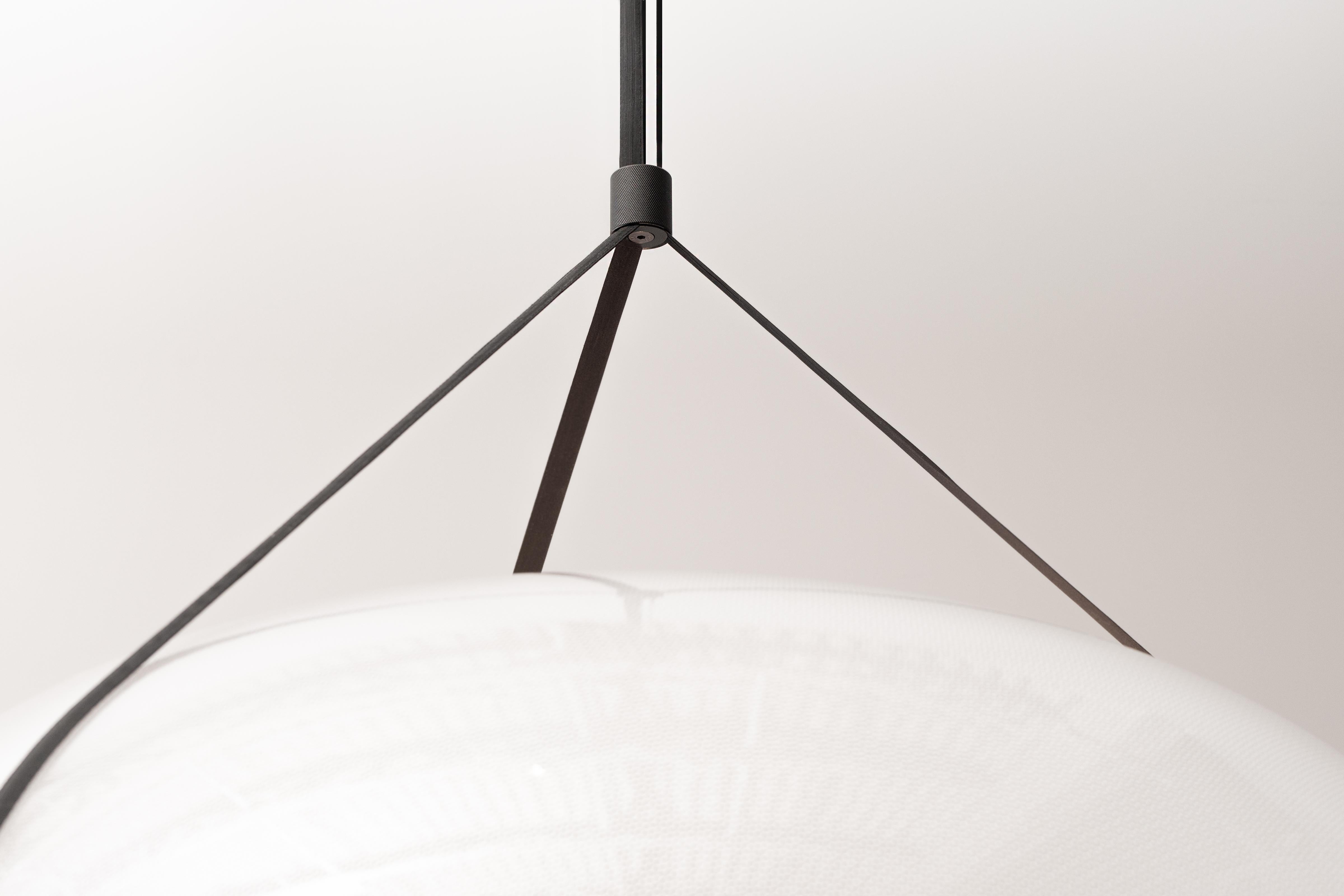Acrylique Lampe à suspension contemporaine noireris 'Iris', B/A en vente