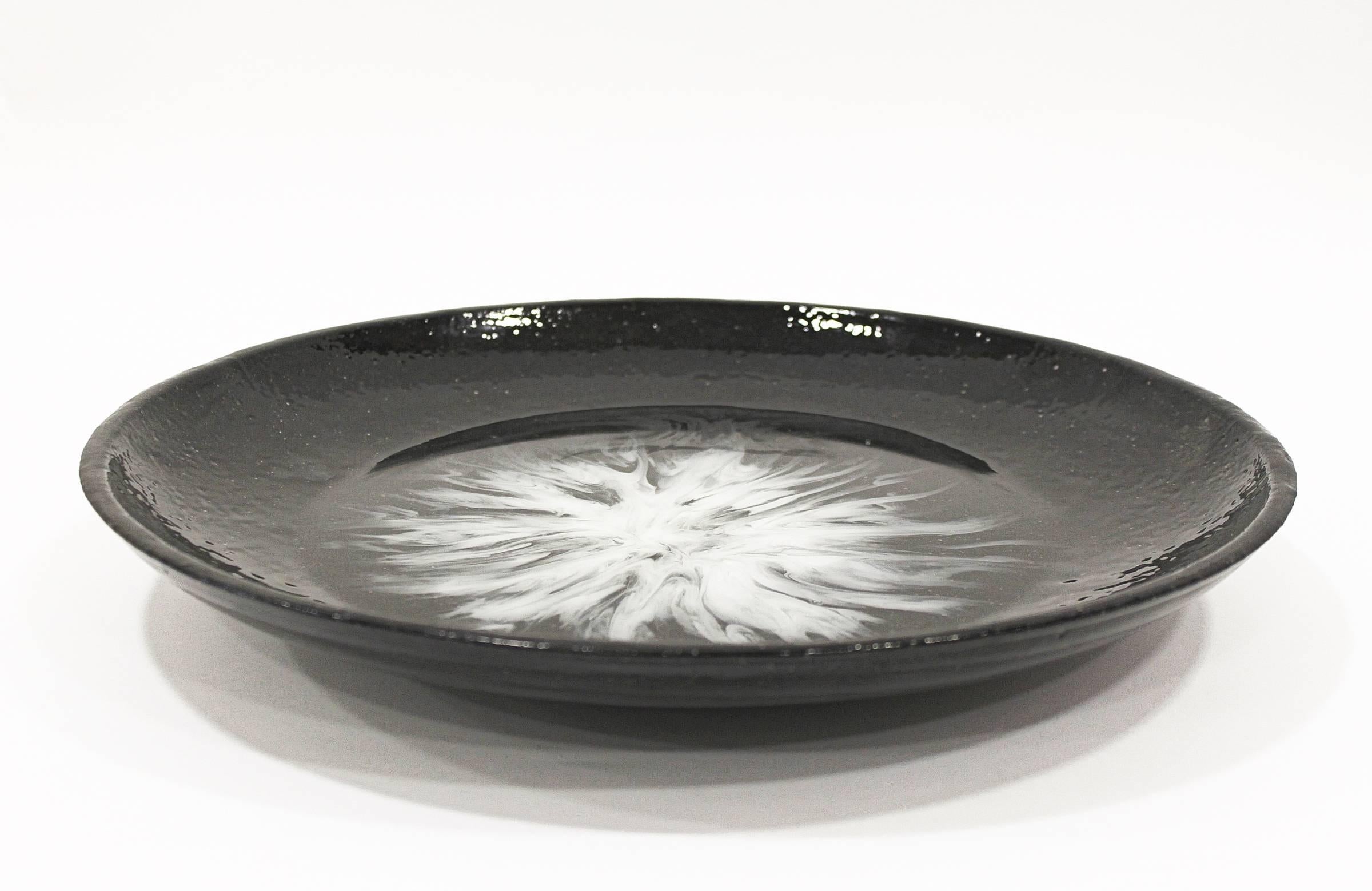 Handcrafted resin platter part of Viscosity Art & Resin Gallery home decor collection.
Made exclusively from resin and decorated with resin chromatography, this platter is a unique piece of art.
Total black, with a flowery white centre that