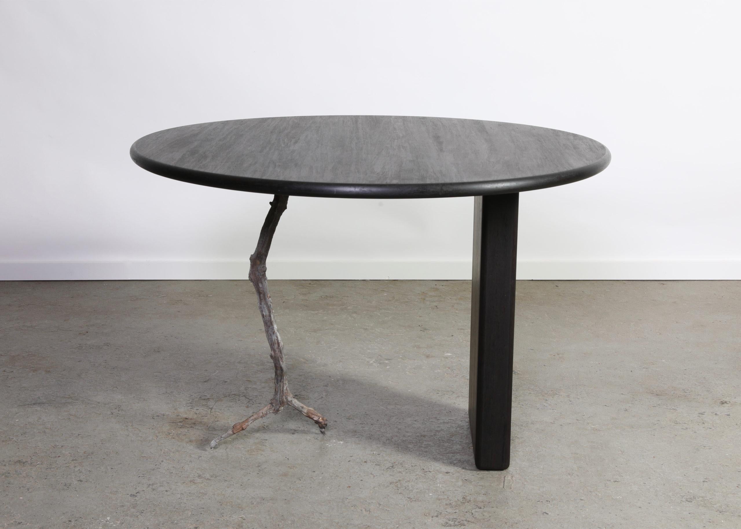 Contemporary Round Dining Table - Treebone by Jesse Sanderson for WDSTCK

Design: Jesse Sanderson
Material: caramelized bamboo with bronze
Dimensions: dia 110 x h 75 cm / dia 43 1/3 x h 29 1/2 inch

Handcrafted in The Netherlands

Jesse