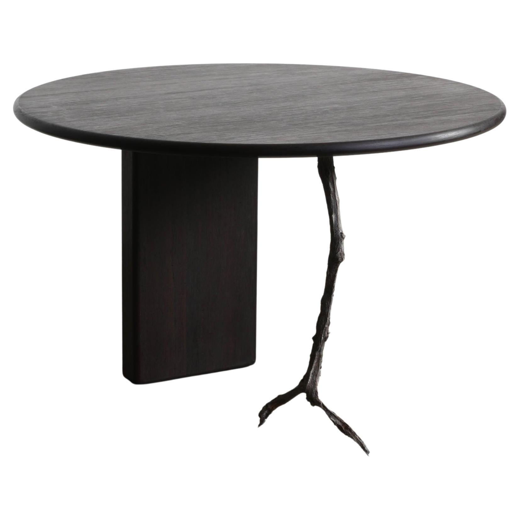 Table de salle à manger ronde moderne noire à chevrons, par Jesse Sanderson pour WDSTCK en vente
