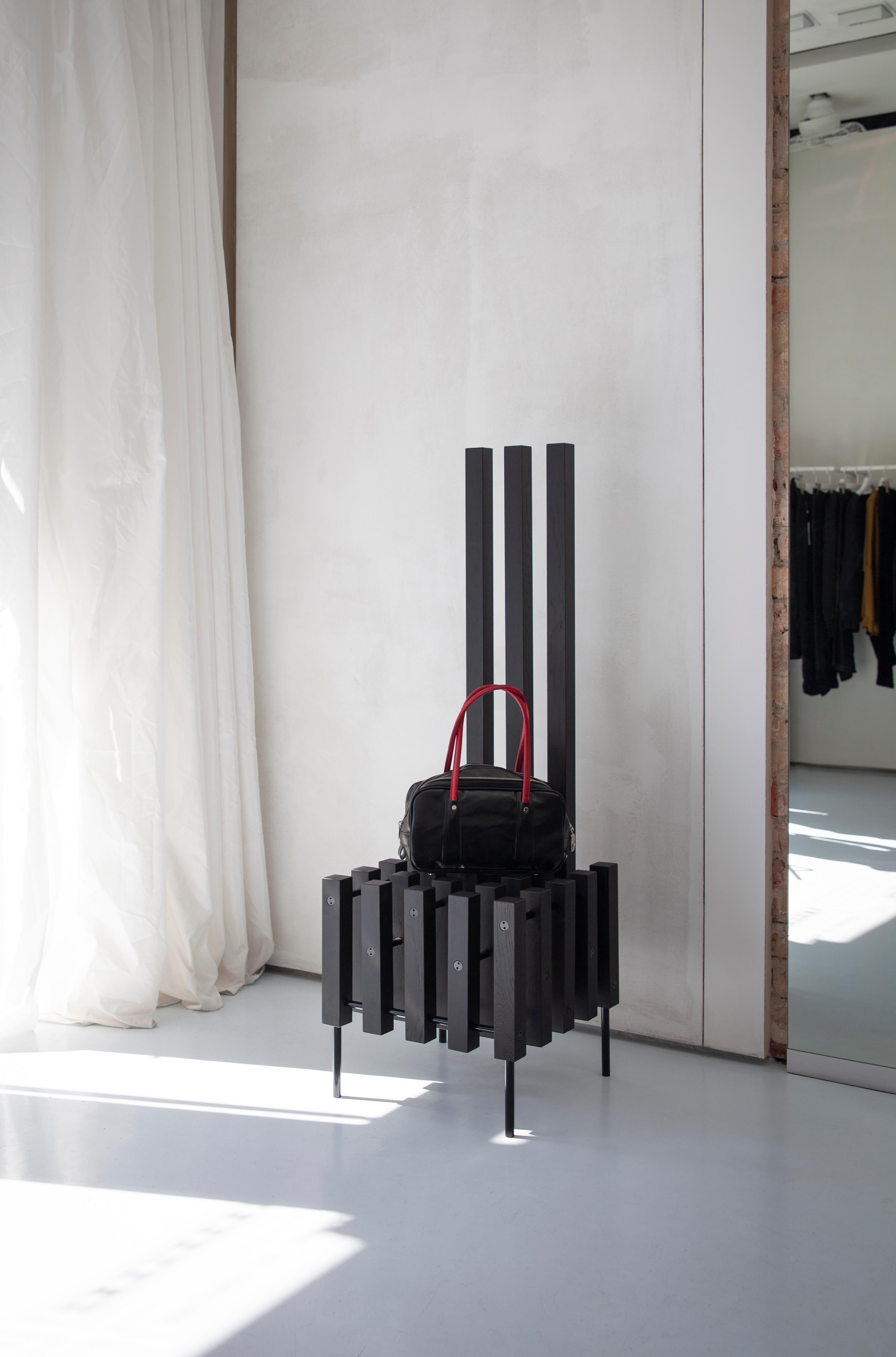 Poudré Chaise Matrix de sculpture noire contemporaine par Studio 1+11, XXIe siècle, Allemagne en vente