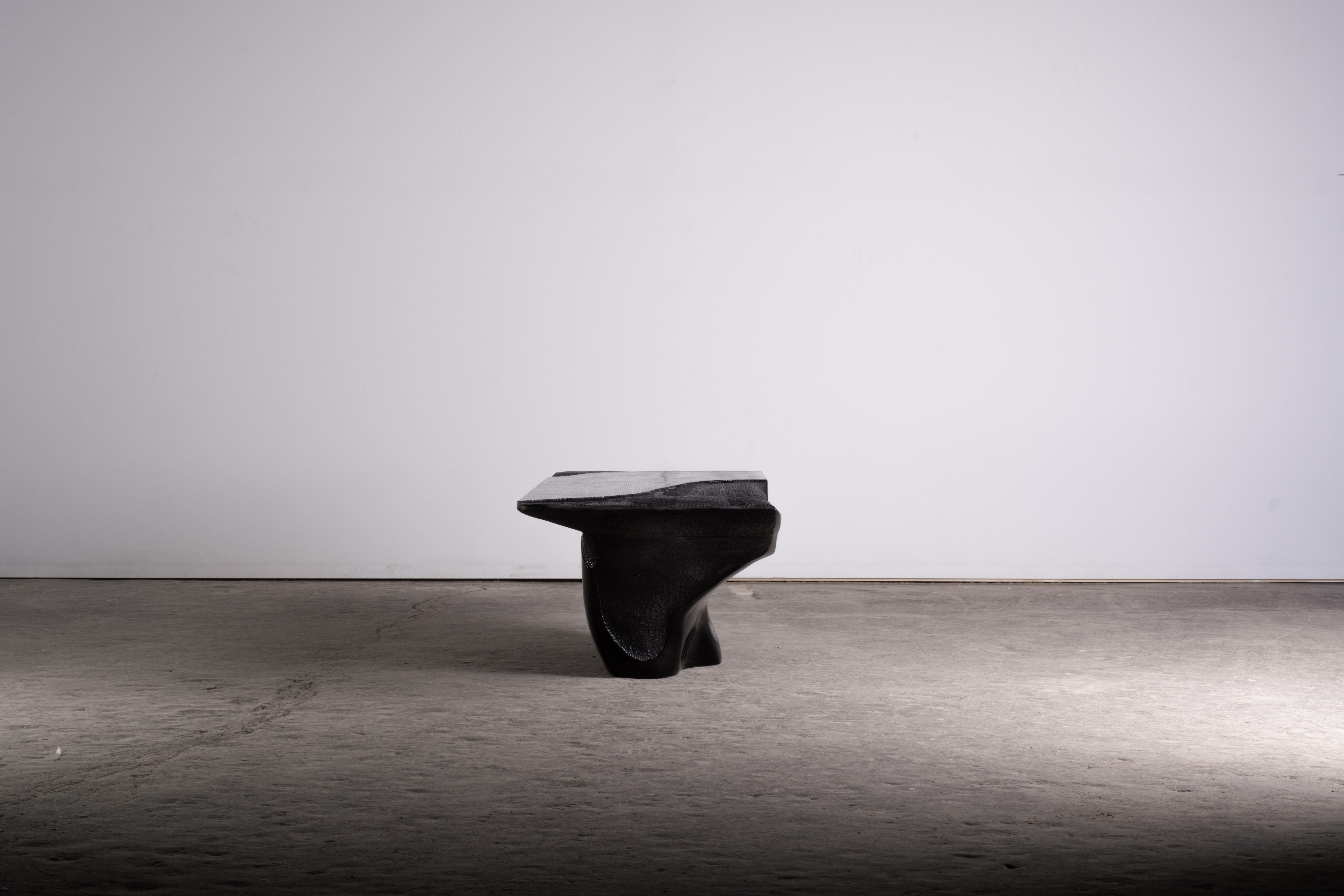 Contemporary Couchtisch aus schwarz gebeizter Esche EM304 (Asche) im Angebot