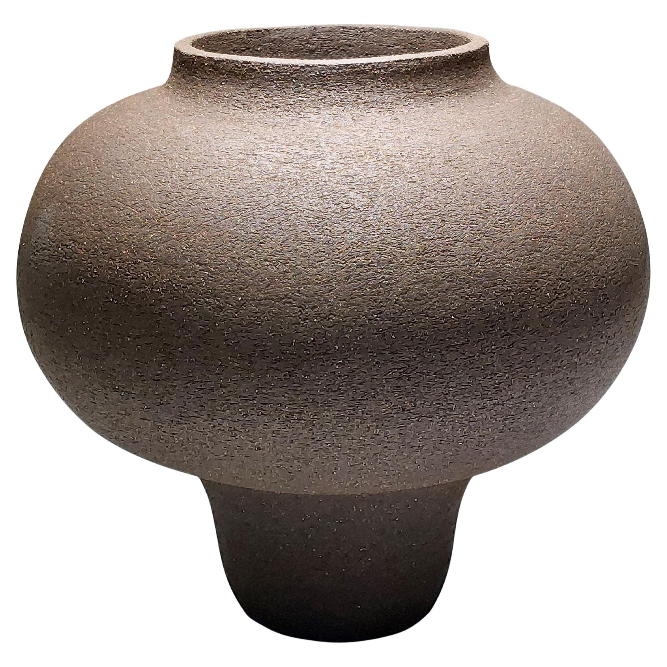 Contemporary Black Stoneware Ceramic Vessel by Rachel Peters, En Stock.
