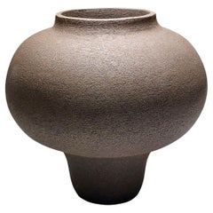 Contemporary Black Stoneware Ceramic Vessel by Rachel Peters, En Stock.