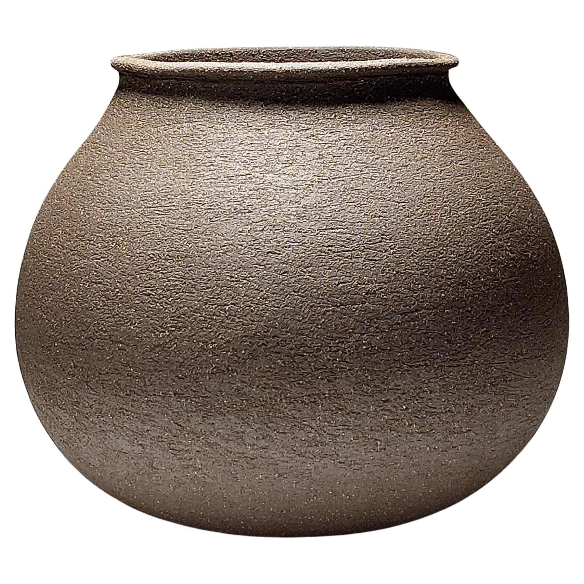 Contemporary Black Stoneware Ceramic Vessel by Rachel Peters, En Stock.
