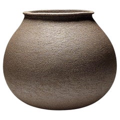 Contemporary Black Stoneware Ceramic Vessel by Rachel Peters, En Stock.