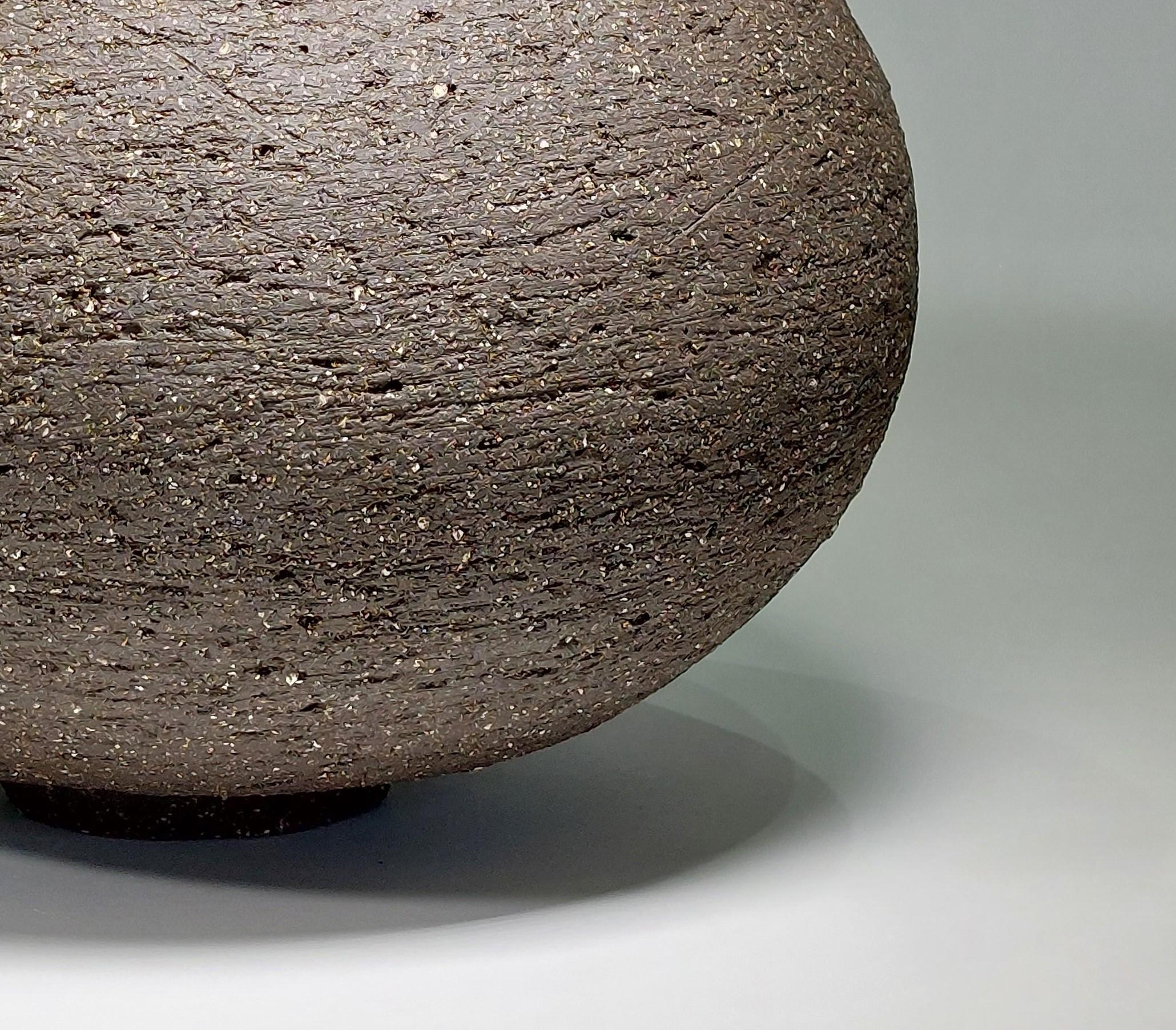 Britannico Vaso contemporaneo in ceramica nera di Rachel Peters, Grande, In magazzino. in vendita