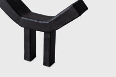 Sgabello nero contemporaneo, legno di pioppo e betulla, Nifemi Ogunro, afroamericano