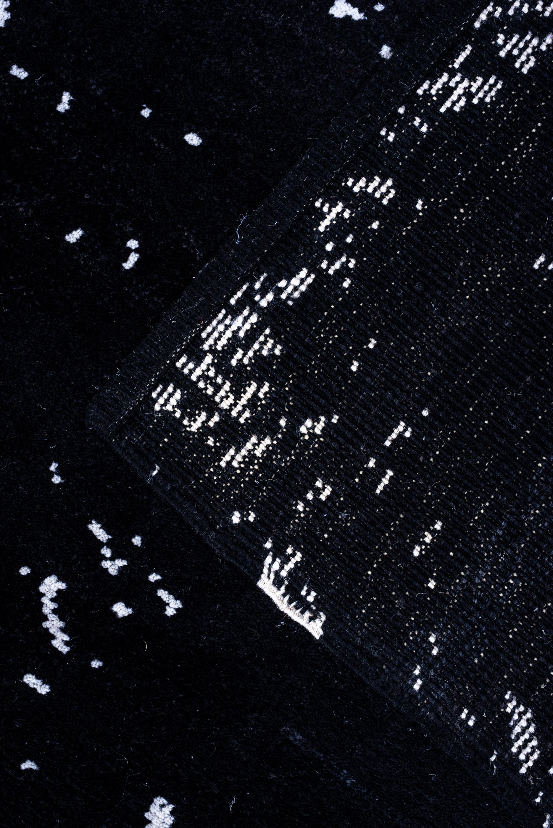 Contemporary Black Turkish Rug (21. Jahrhundert und zeitgenössisch) im Angebot