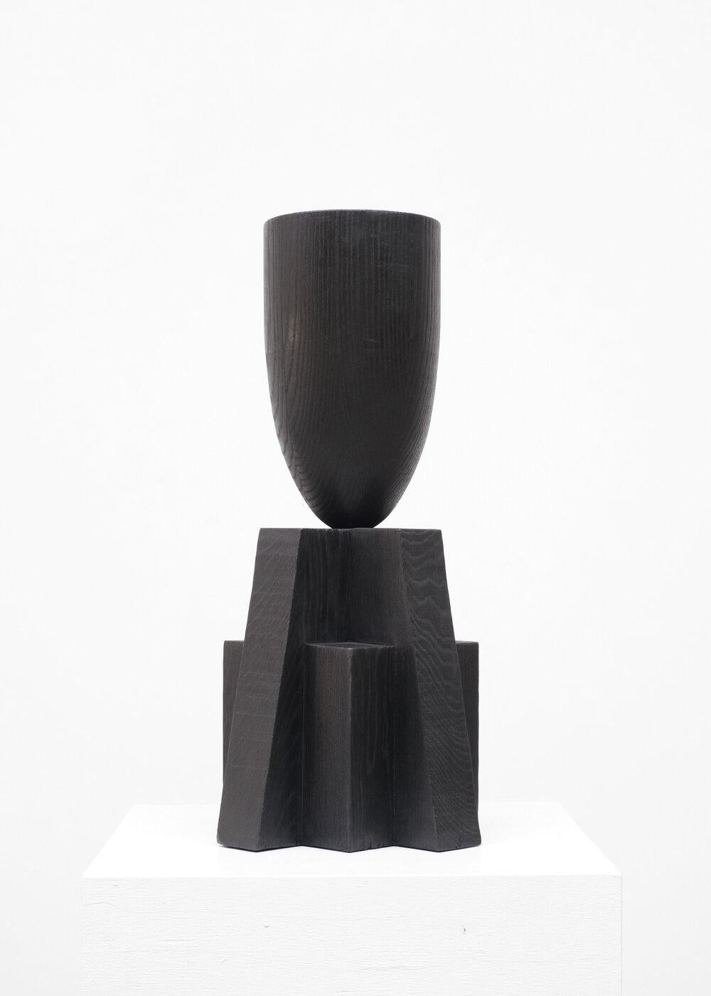 Zeitgenössische schwarze vase aus eiche, Babel Vase von Arno Declercq (Moderne) im Angebot