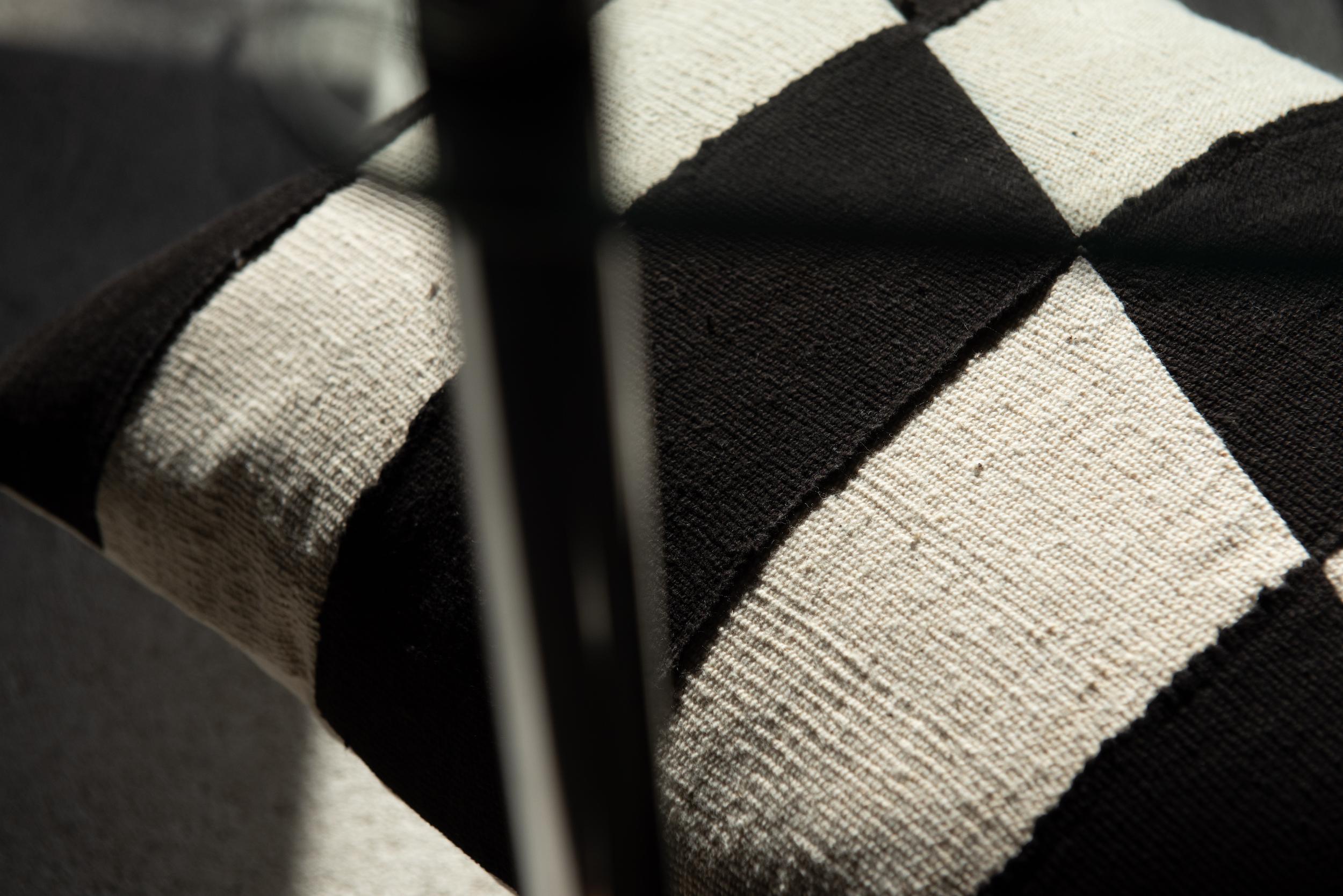 Contemporary Black & White Cushion Cover from Handwoven Malian Cotton Fabrics In New Condition For Sale In Amsterdam, NL