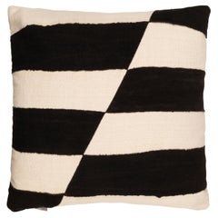 Big Contemporary Black & White Cushion Cover - Handwoven in Mali 