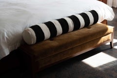 Coussin / traversin contemporain tissé à la main noir et blanc pour votre lit ou votre canapé