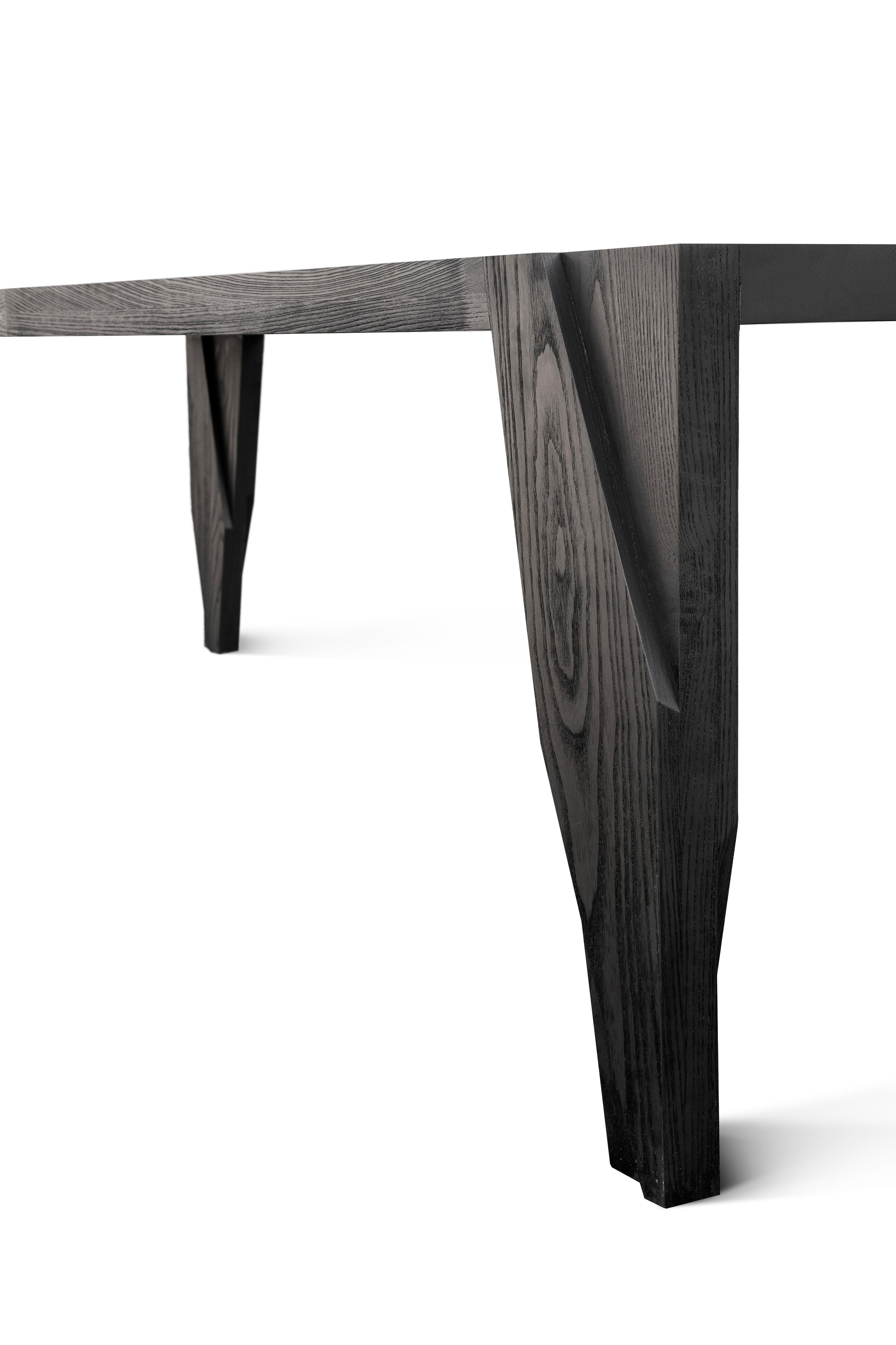 Zeitgenössischer Esstisch mit 6 Etagen aus schwarzem Holz, Moramour von Adam Court für Okha im Angebot 4