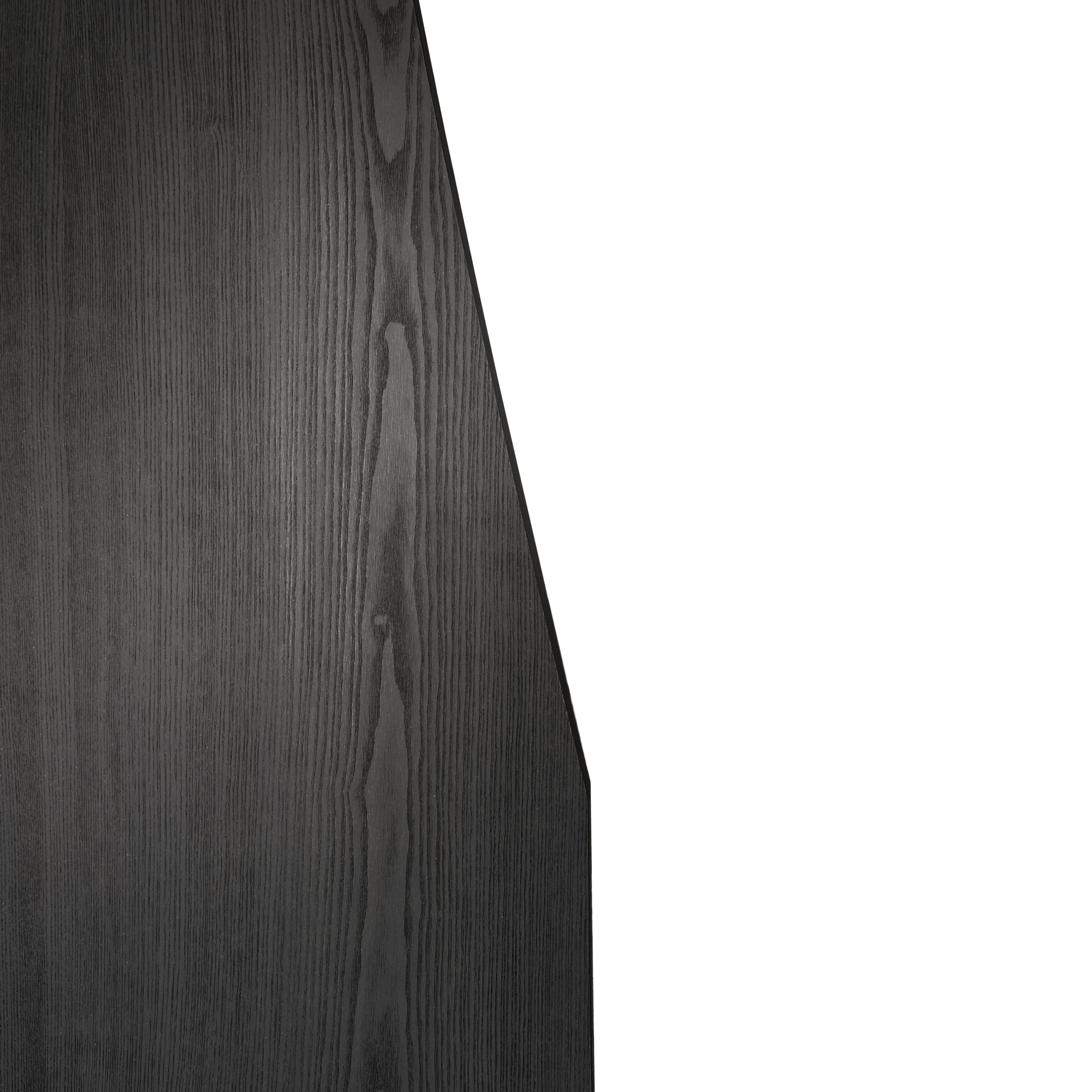 Zeitgenössischer Esstisch mit 6 Etagen aus schwarzem Holz, Moramour von Adam Court für Okha im Angebot 1