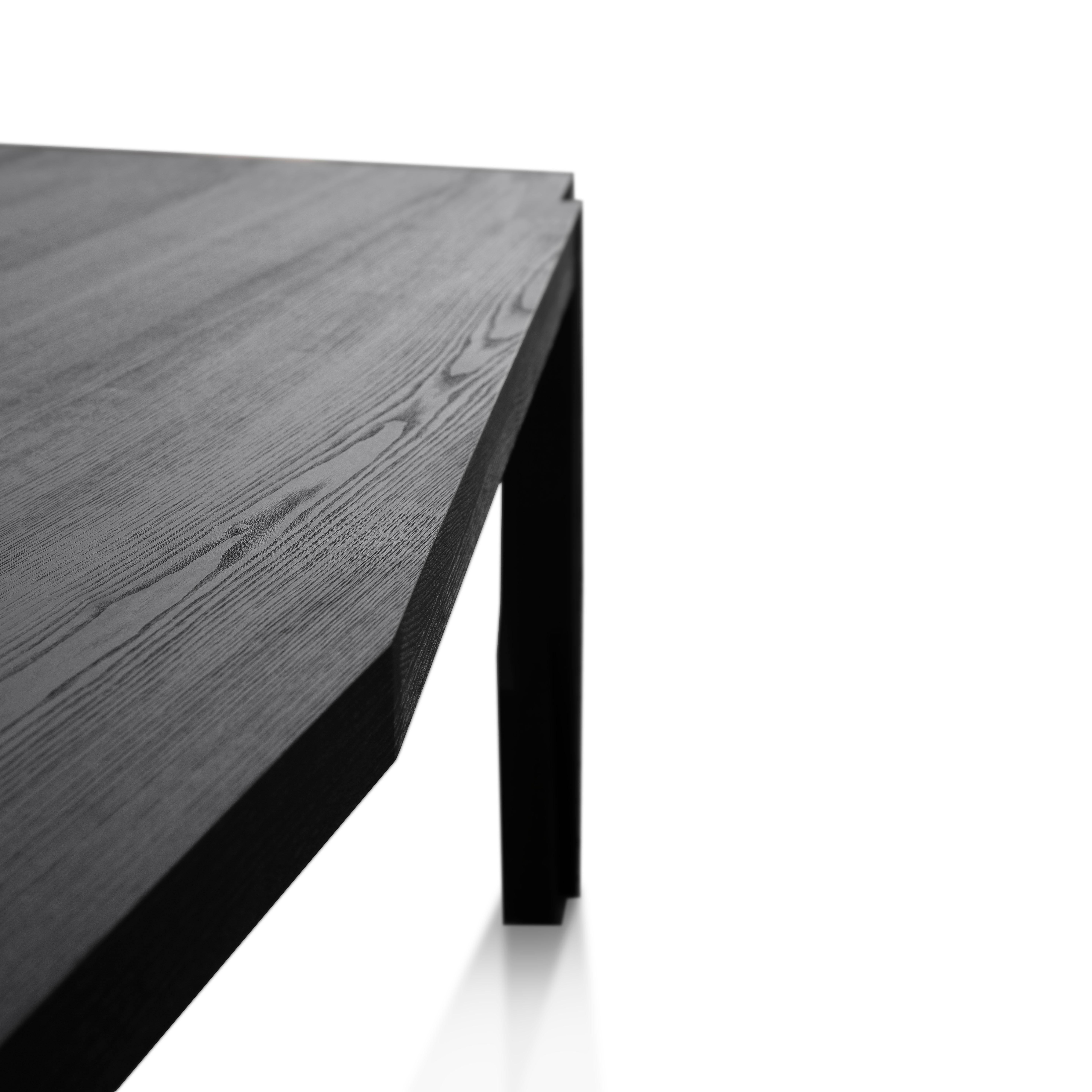 Zeitgenössischer Esstisch mit 6 Etagen aus schwarzem Holz, Moramour von Adam Court für Okha im Angebot 2