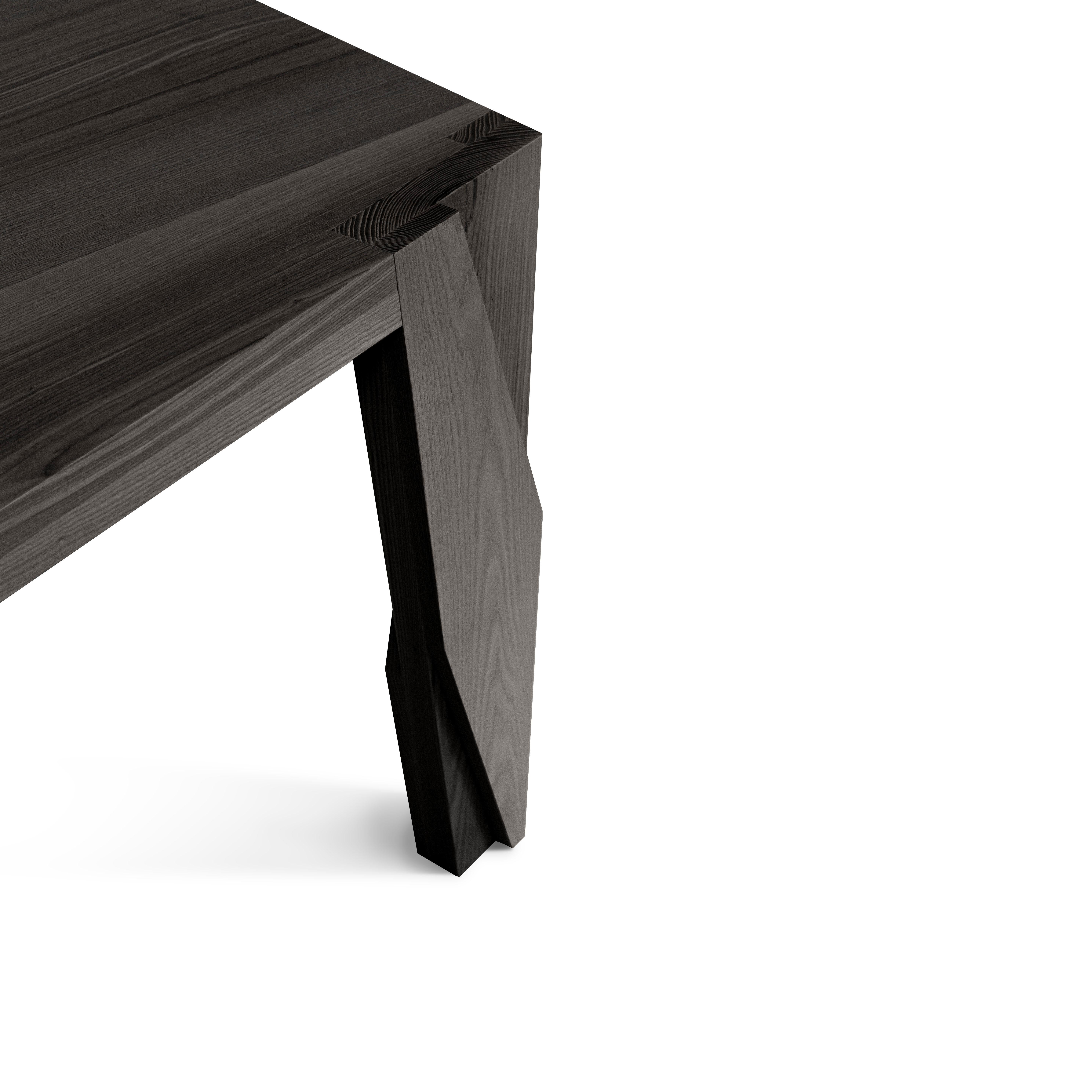 Zeitgenössischer Esstisch mit 6 Etagen aus schwarzem Holz, Moramour von Adam Court für Okha im Angebot 3