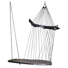 Moderne schwarze Holz-Doppelbank / Swing, schwebende Divan von Chiel Kuijl