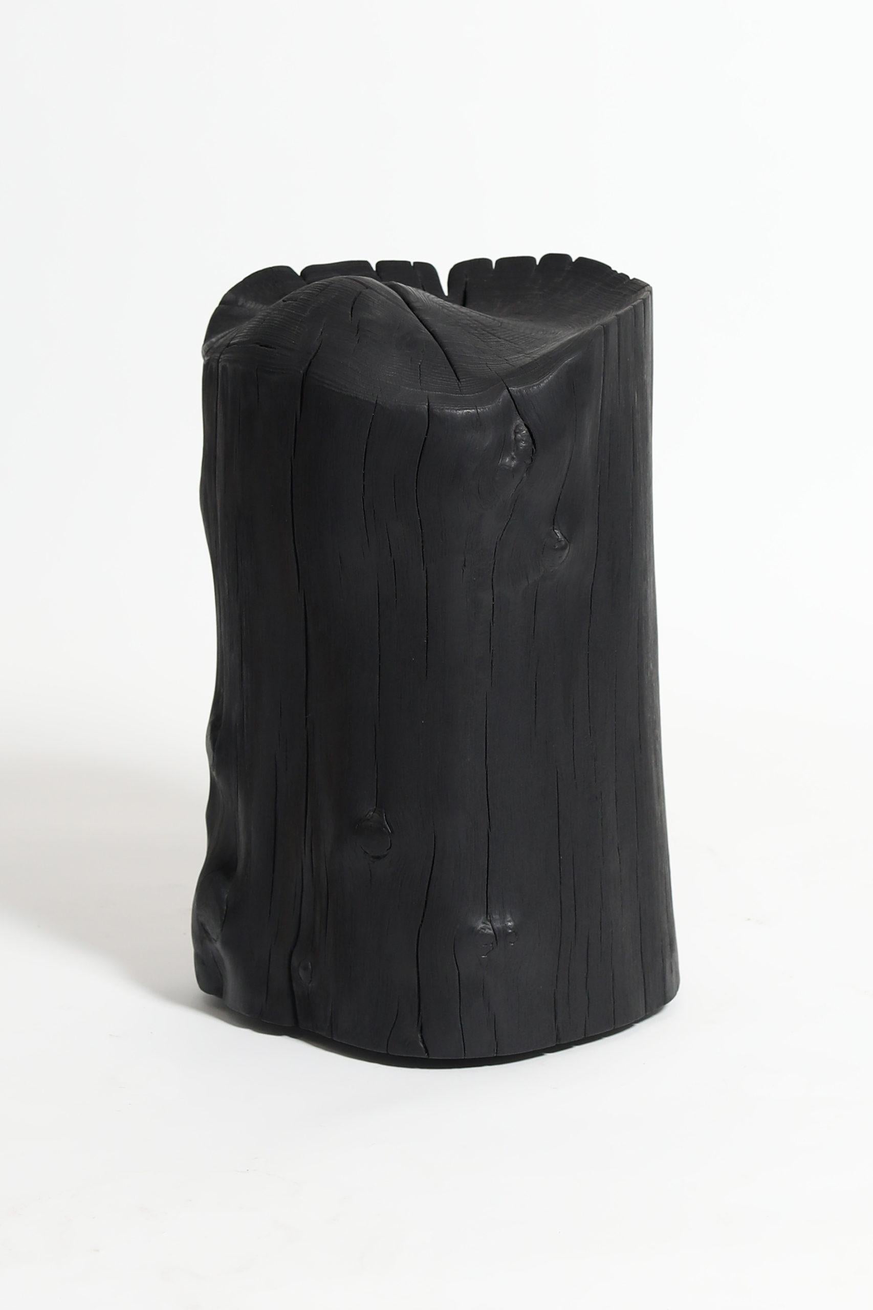 Moderne Tabouret moderne en bois noir, morceau brûlé de Jesse Sanderson pour Wdstck en vente