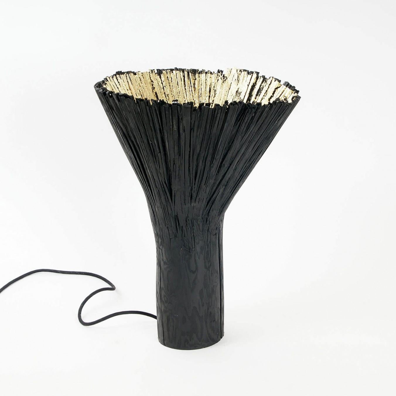 Lampe de bureau contemporaine en bois noir, lampe de bureau en bois pressé de Johannes Hemann en vente 1