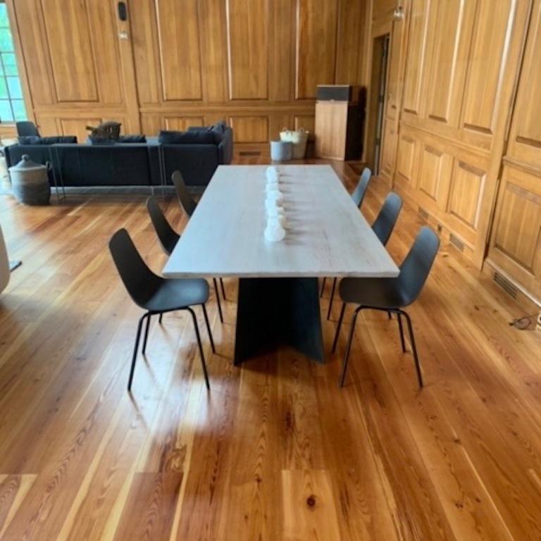 Américain Table de salle à manger contemporaine en acier noirci et chêne blanc de Scott Gordon en vente