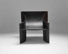 Zeitgenössischer geschwärzter Stahl - One Curve Chair von Studio Narra