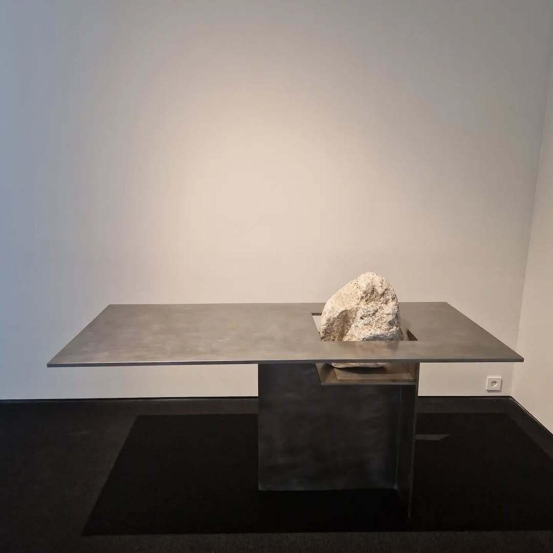 Contemporary Block Form Edelstahltisch mit Naturstein von Lee Sisan im Angebot 3