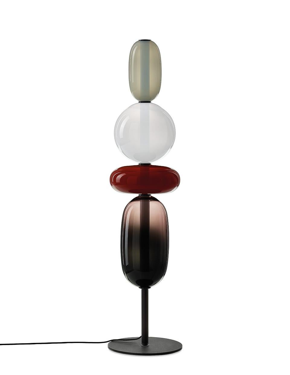 Contemporary blown crystal glass floor lamp - Pebbles by Boris Klimek for Bomma

Pebbles are reminders of exceptional moments or favorite places. Their diverse shapes and colors inspired BOMMA’s playful collection that invites you to express your