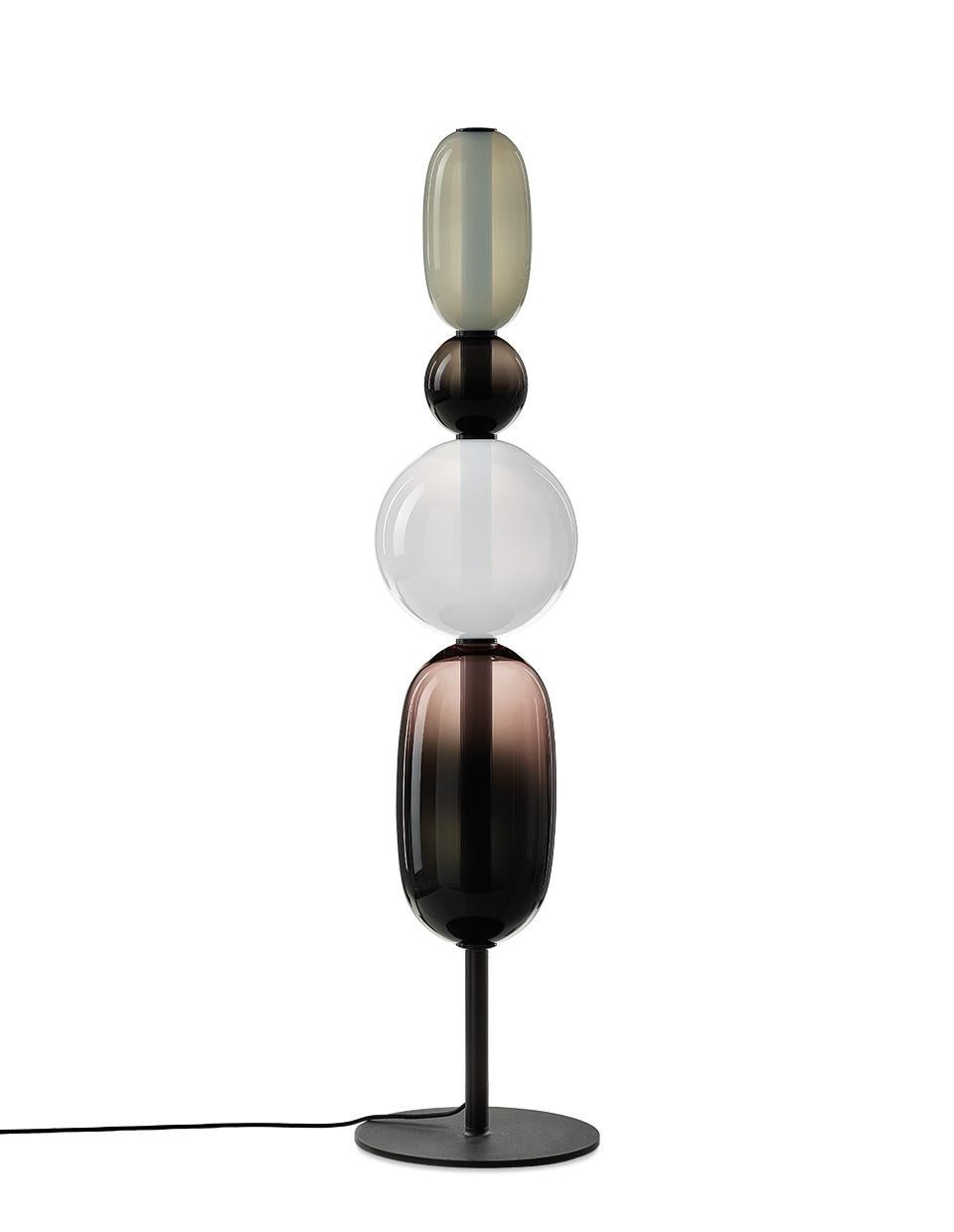 Contemporary blown crystal glass floor lamp - pebbles by Boris Klimek for Bomma

Pebbles are reminders of exceptional moments or favorite places. Their diverse shapes and colors inspired BOMMA’s playful collection that invites you to express your