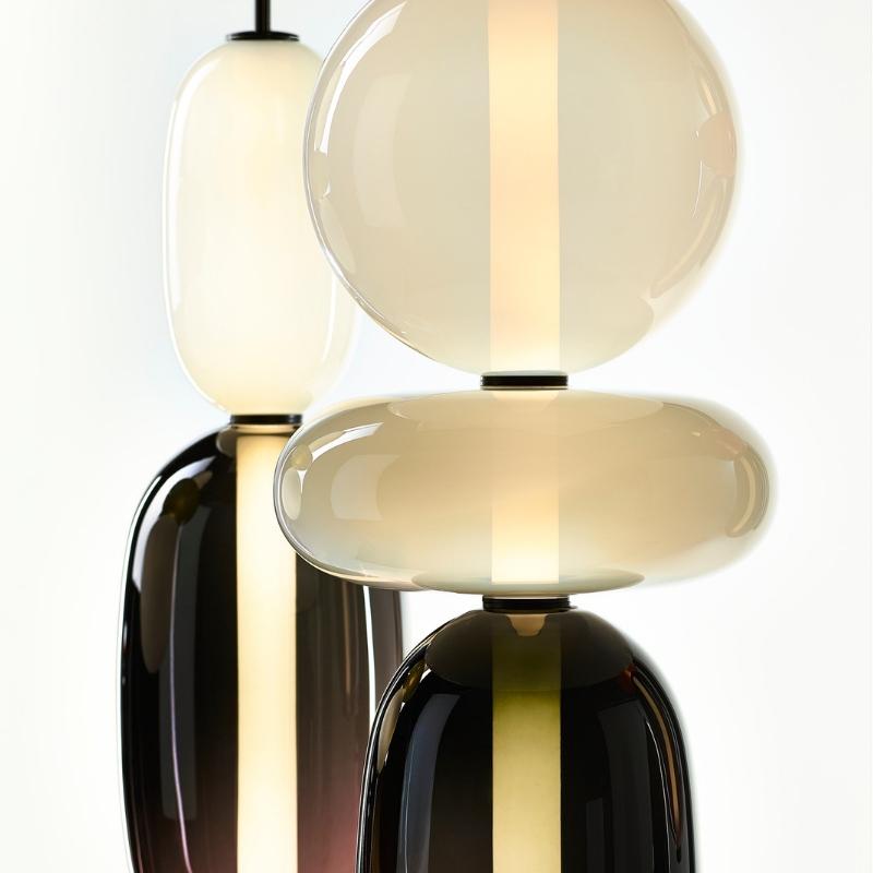 Zeitgenössische Stehlampe aus geblasenem Kristallglas, Pebbles von Boris Klimek für Bomma im Angebot 1