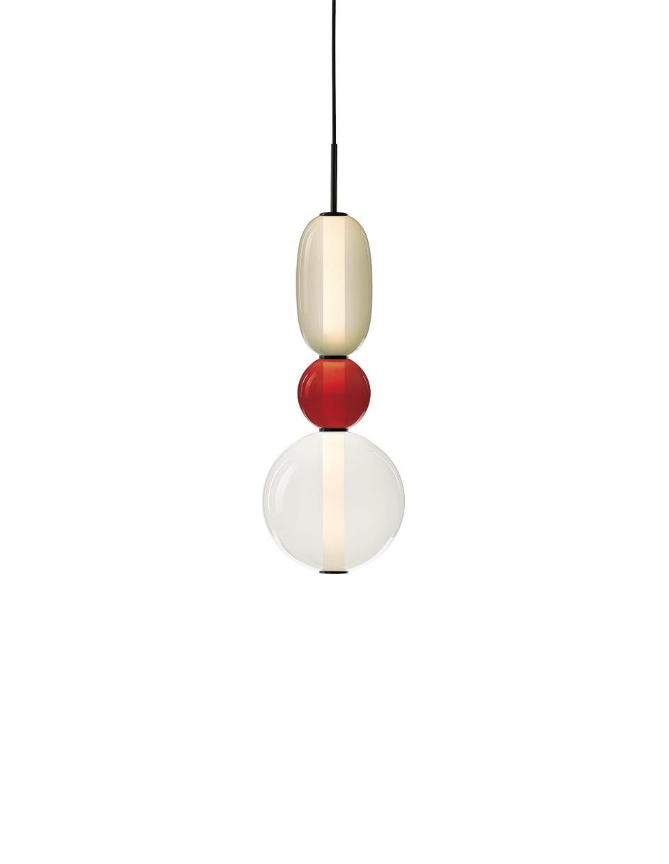 Contemporary blown crystal glass pendant - pebbles by Boris Klimek for Bomma

Pebbles are reminders of exceptional moments or favorite places. Their diverse shapes and colors inspired BOMMA’s playful collection that invites you to express your