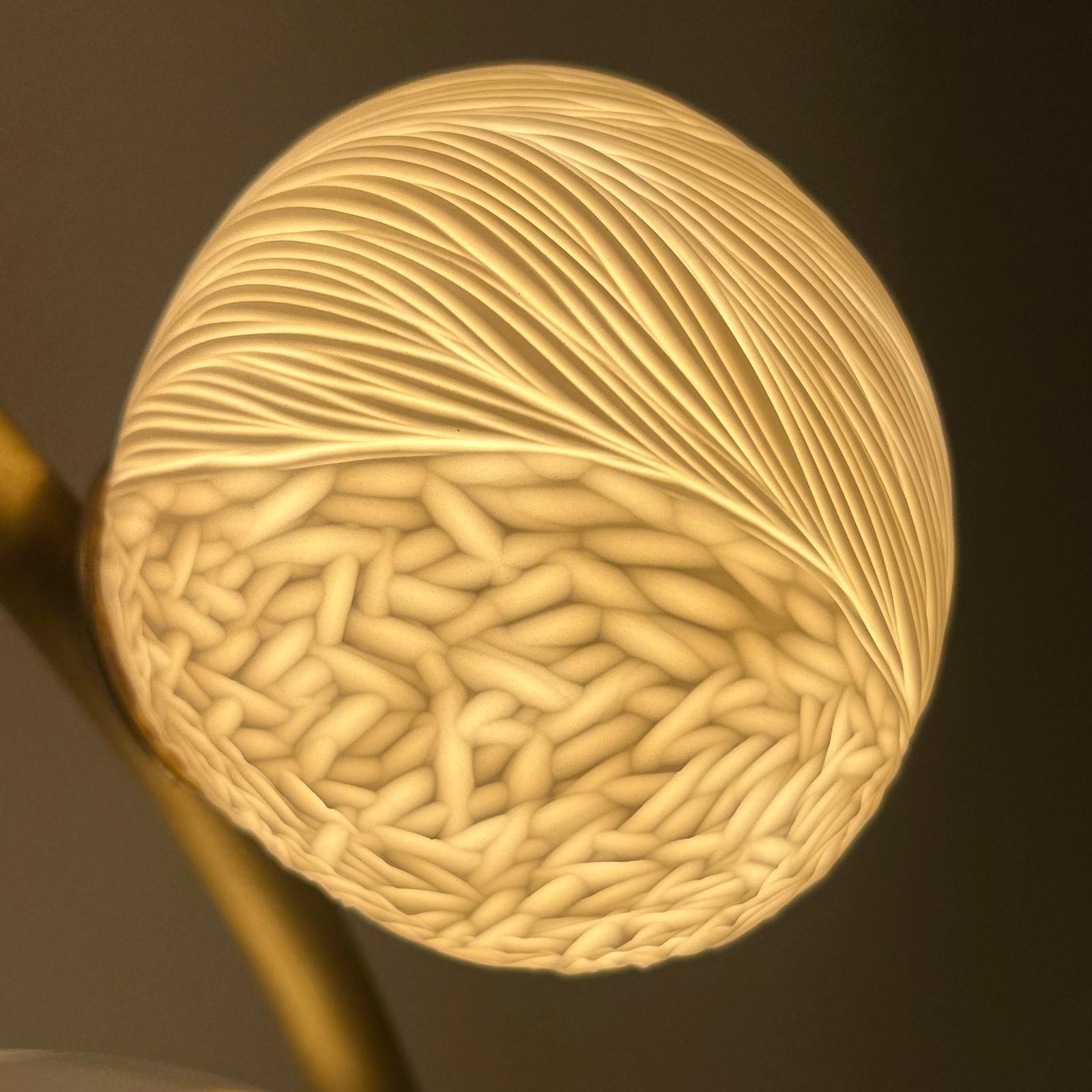 Aplique contemporáneo de vidrio soplado, porcelana grabada y latón de Vezzini & Chen Siglo XXI y contemporáneo en venta