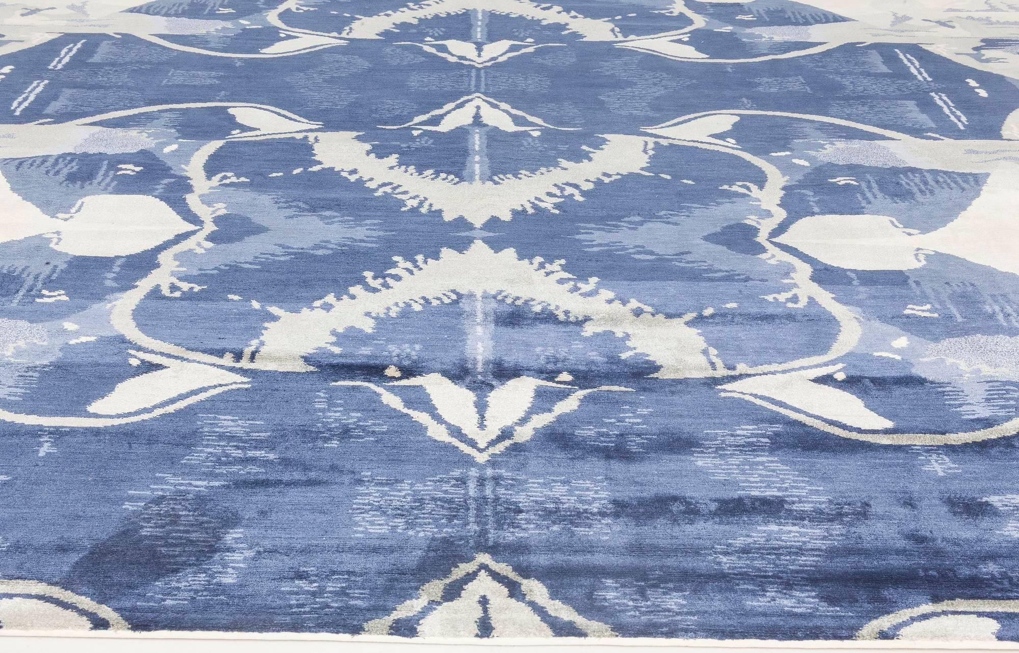 Noué à la main Tapis contemporain en soie Blucie Design fait à la main par Doris Leslie Blau en vente