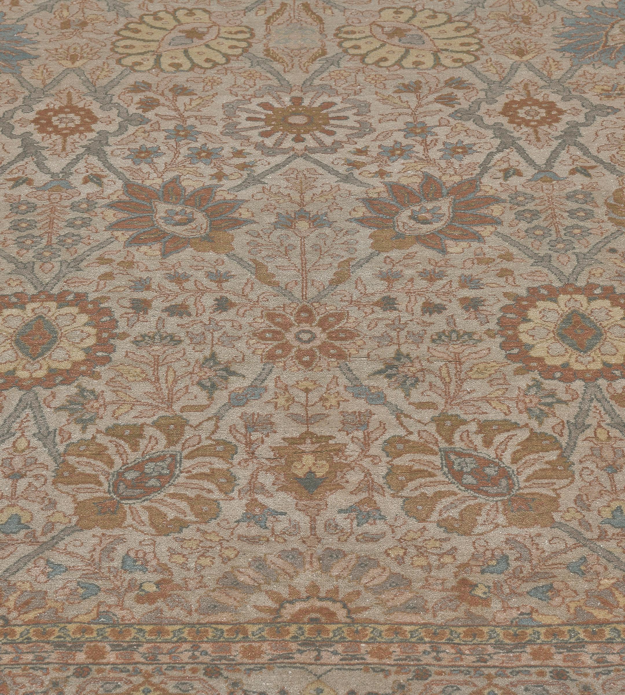 Tappeto contemporaneo blu e beige tessuto a mano di ispirazione Tabriz in vendita 4