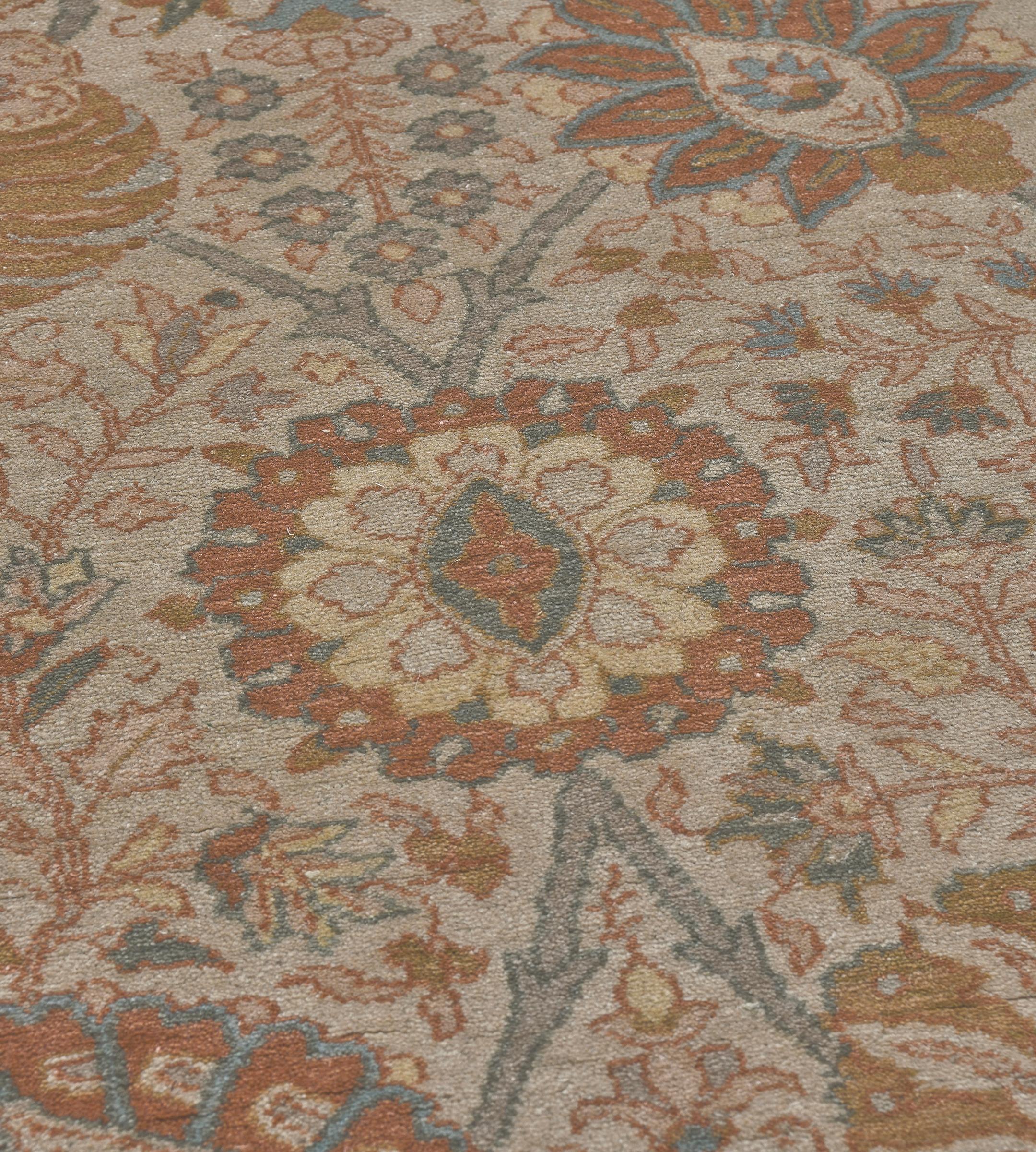 Tessuto a mano Tappeto contemporaneo blu e beige tessuto a mano di ispirazione Tabriz in vendita
