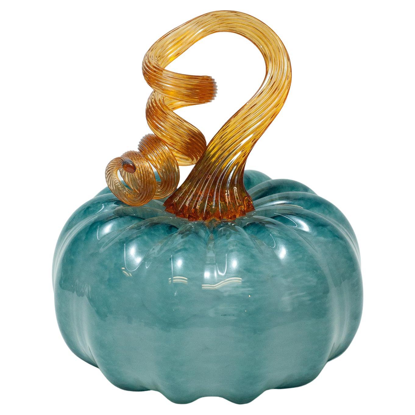 Zeitgenössische blaue und mehrfarbige mittelgroße Pumpkin-Skulptur aus geblasenem Glas