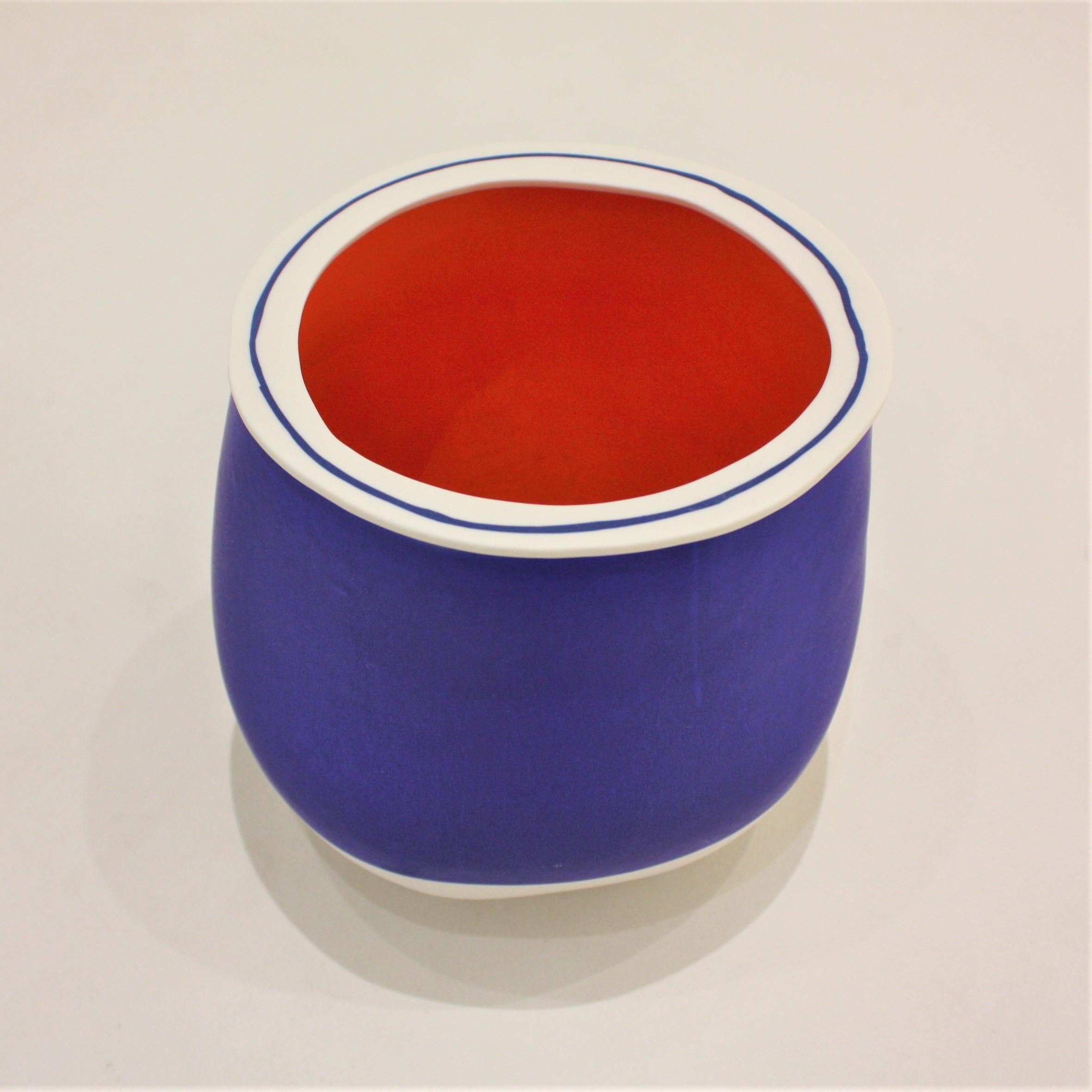 One-of-a-kind slab-built porcelain vase in cobalt blue with vivid red interior. Well-known ceramicist Eric Hibelot decorates his porcelain vessels with bold primary colors, in the pop art tradition.

Hand painted. Signed by the artist.



 
