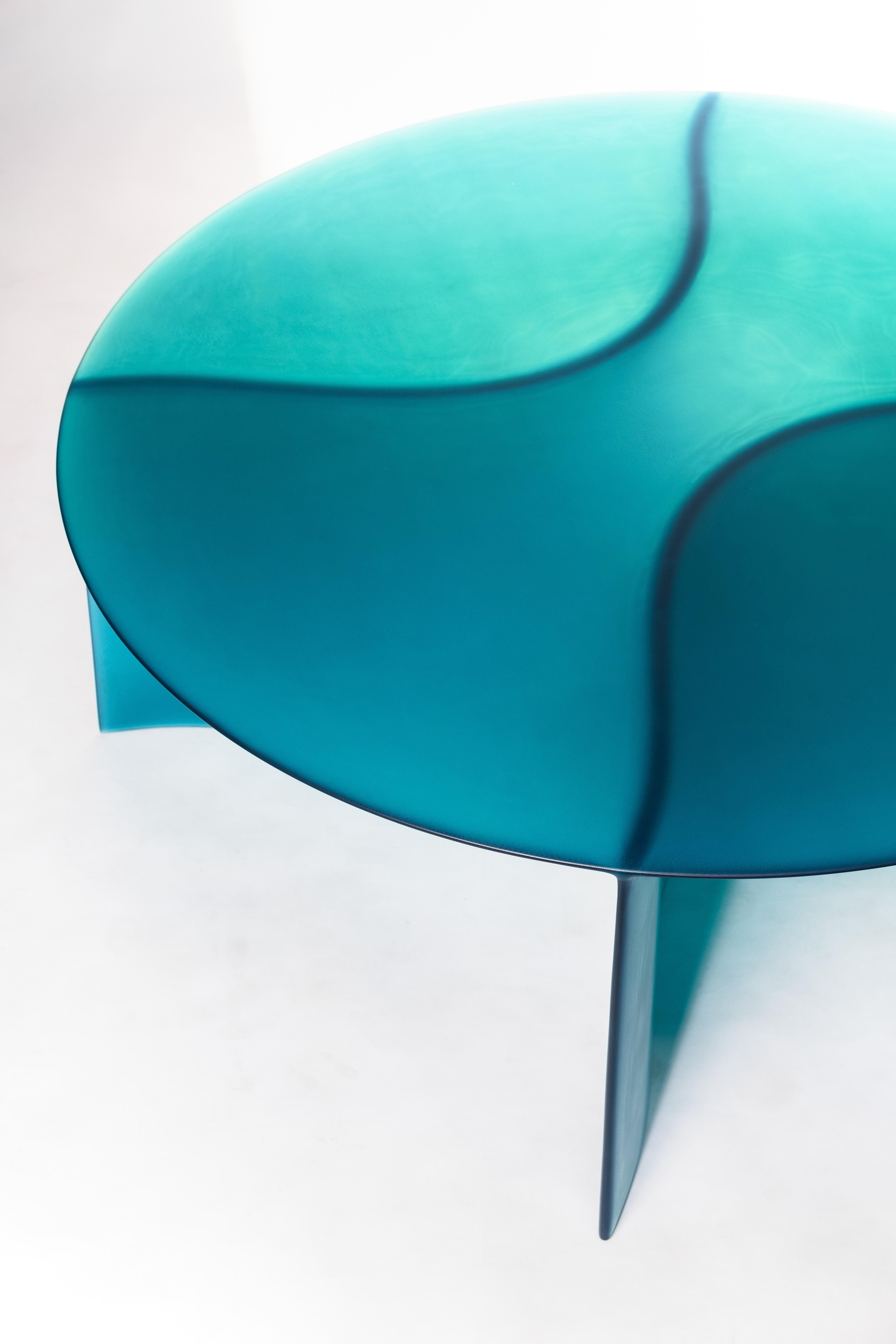 XXIe siècle et contemporain Contemporary Blue Fiberglass, New Wave Coffee Table Round 120cm, by Lukas Cober