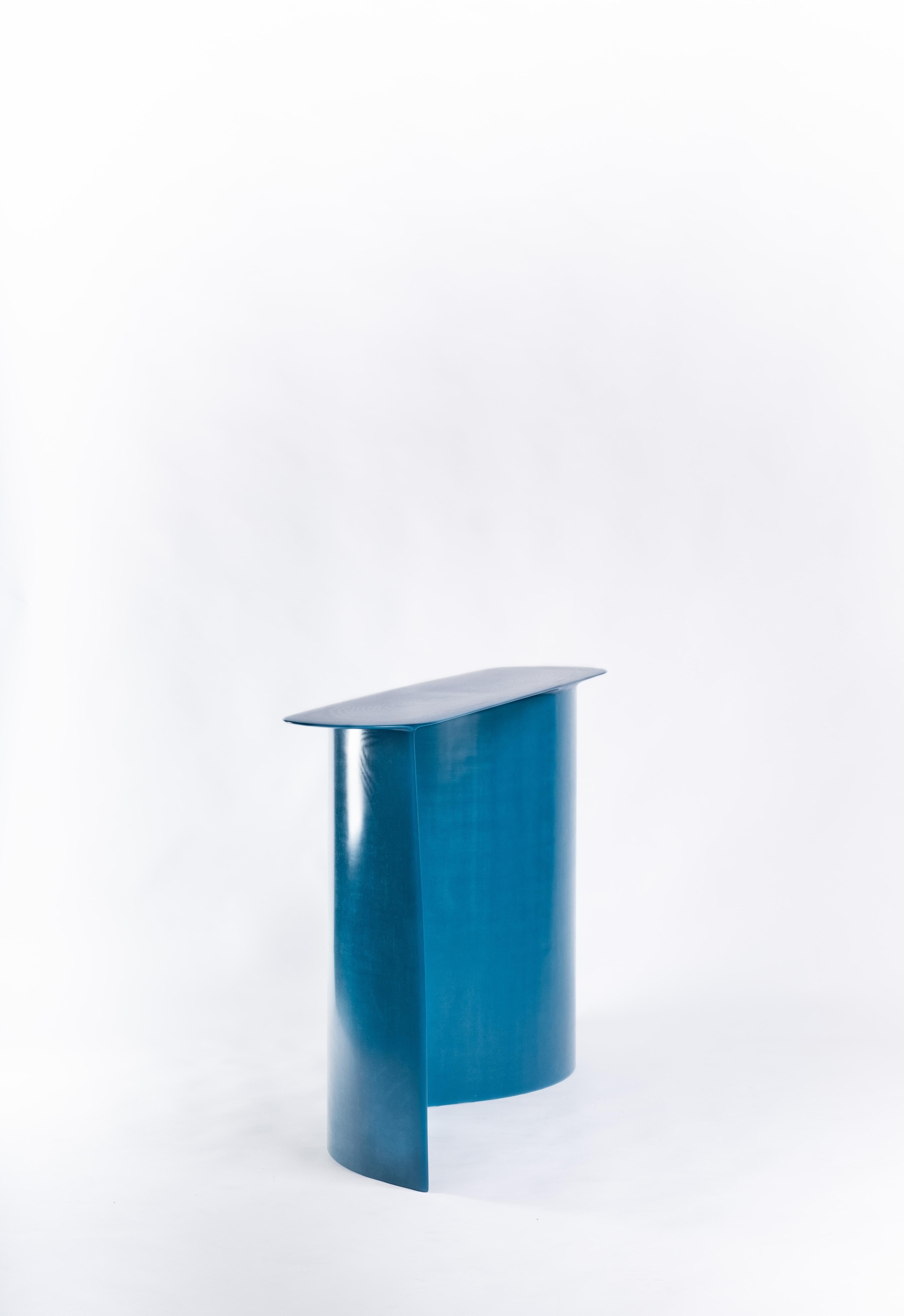 Néerlandais Console contemporaine en fibre de verre bleue, Nouvelle vague, de Lukas Cober