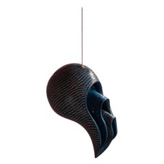 Petite suspension contemporaine bleue vernissée Time Warp fabriquée à la main par Jan Ernst